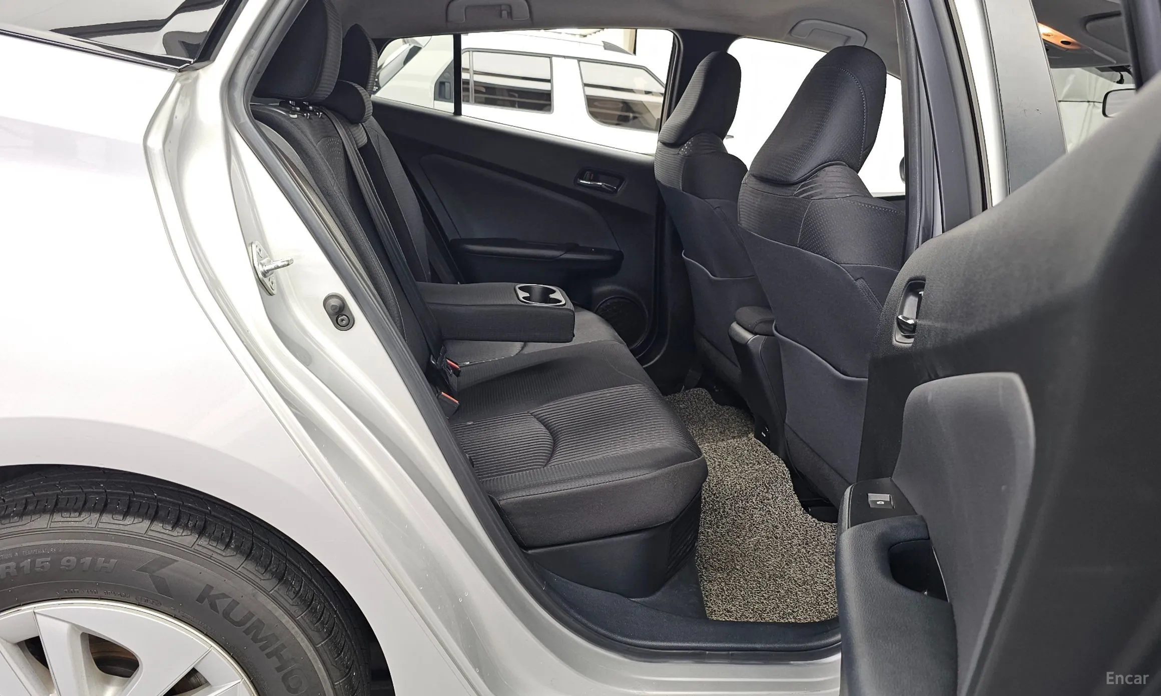 Toyota Prius 4th Generation превью 12
