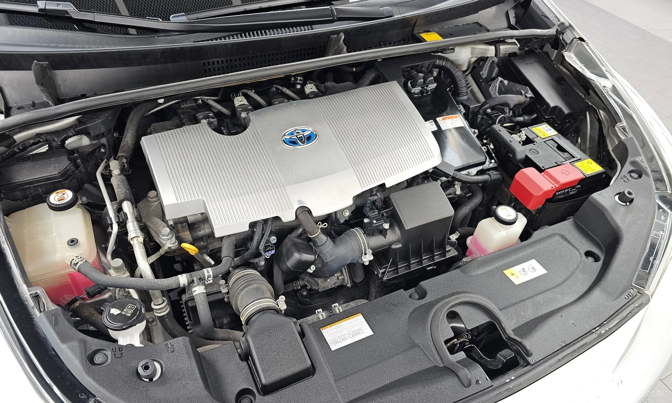 Toyota Prius 4th Generation превью 6