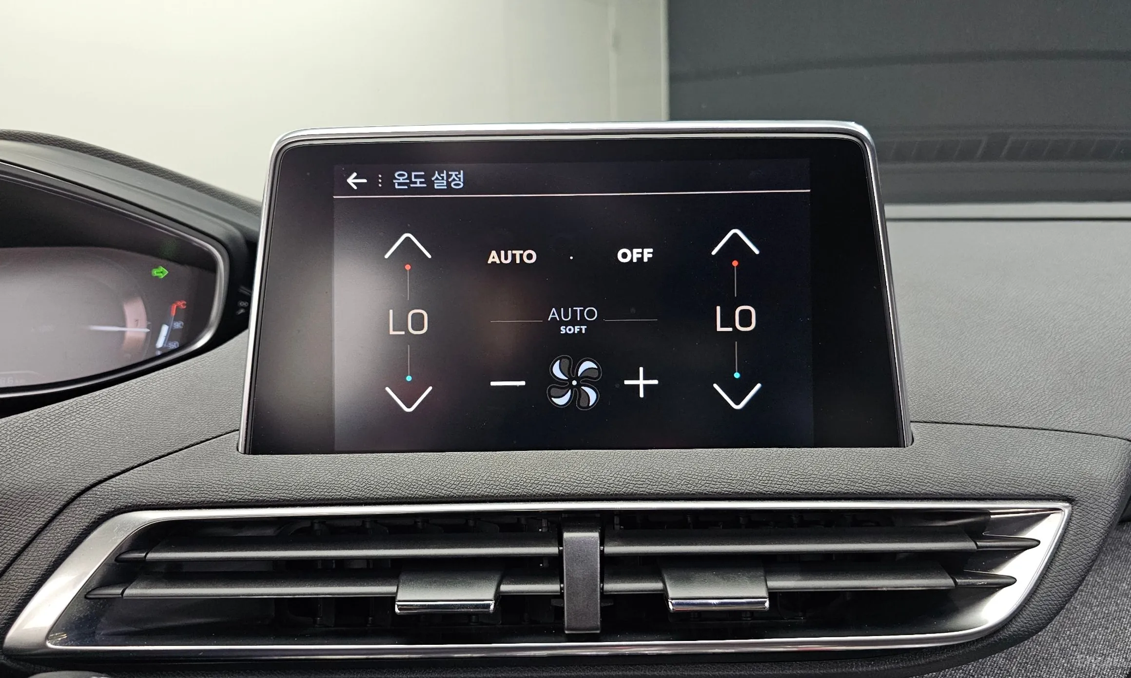 Peugeot 3008 2nd generation превью 17