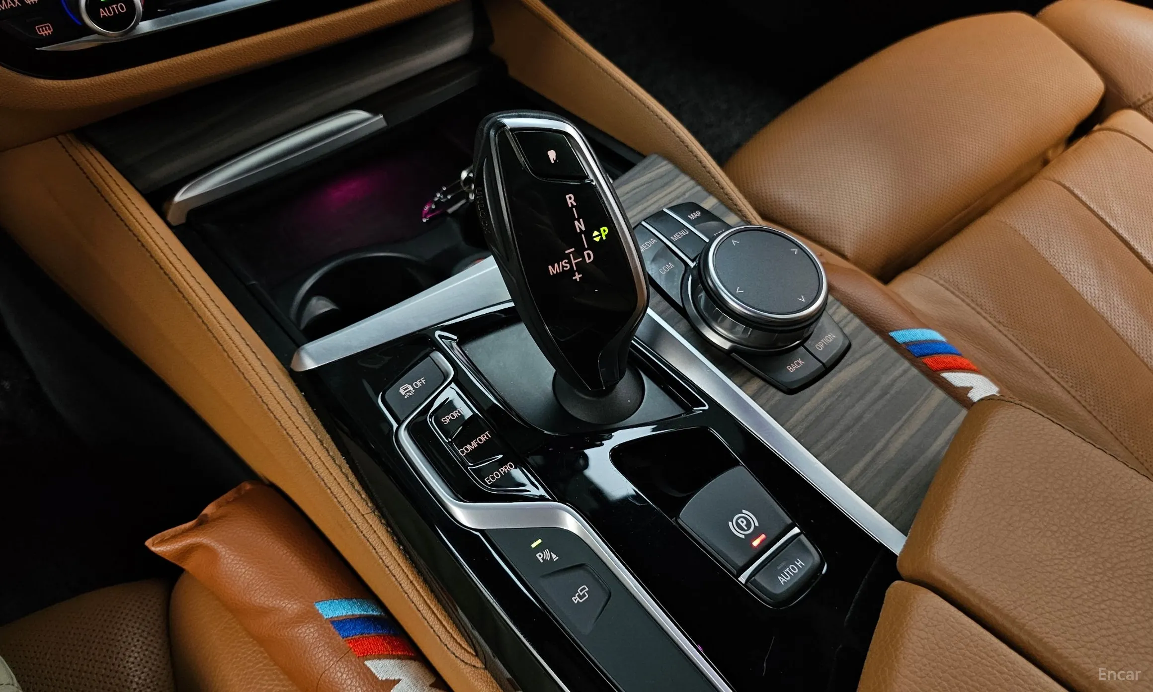 BMW 5 Series (G30) превью 9
