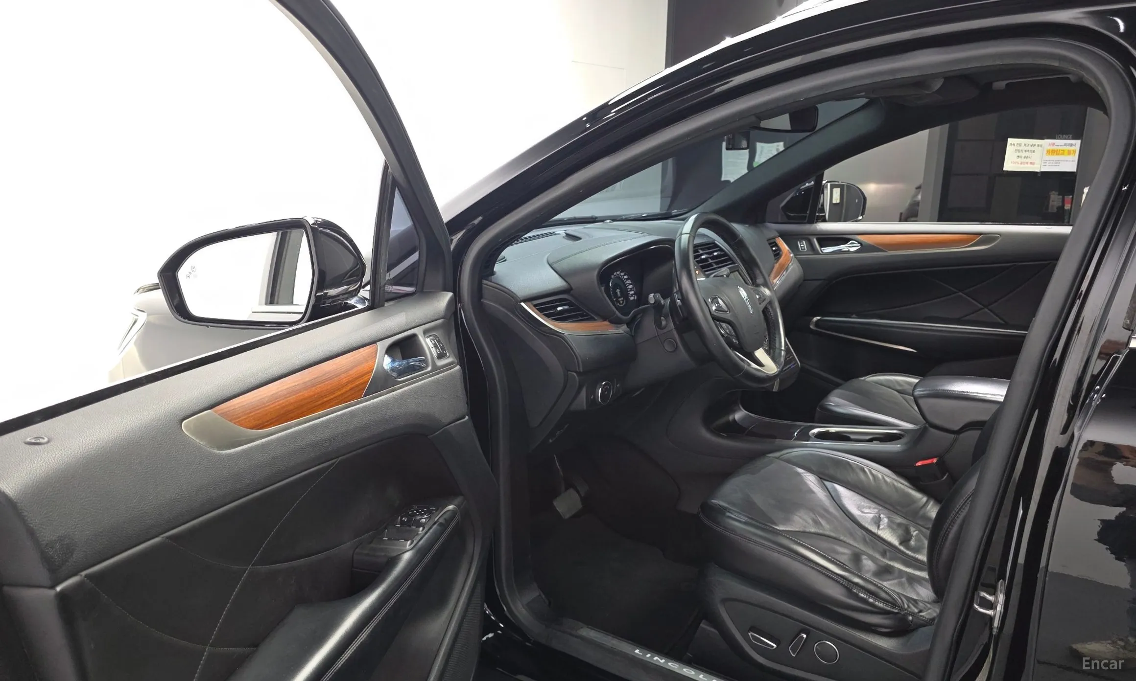 Lincoln MKC превью 10