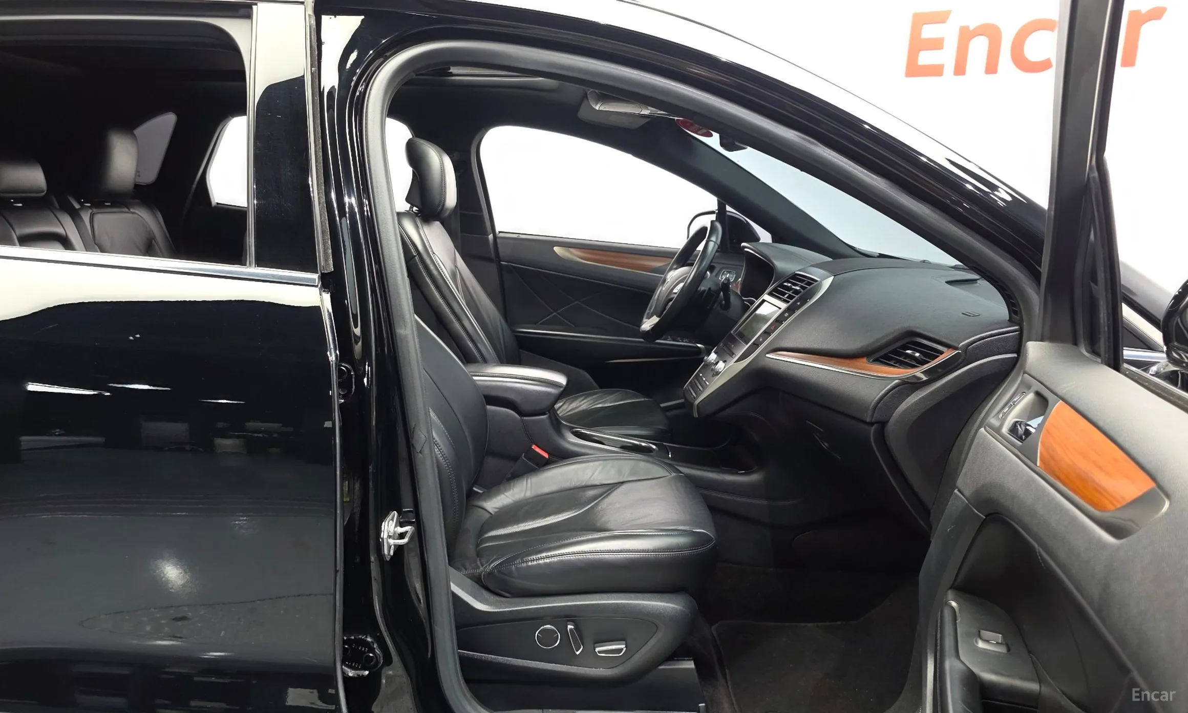 Lincoln MKC превью 11