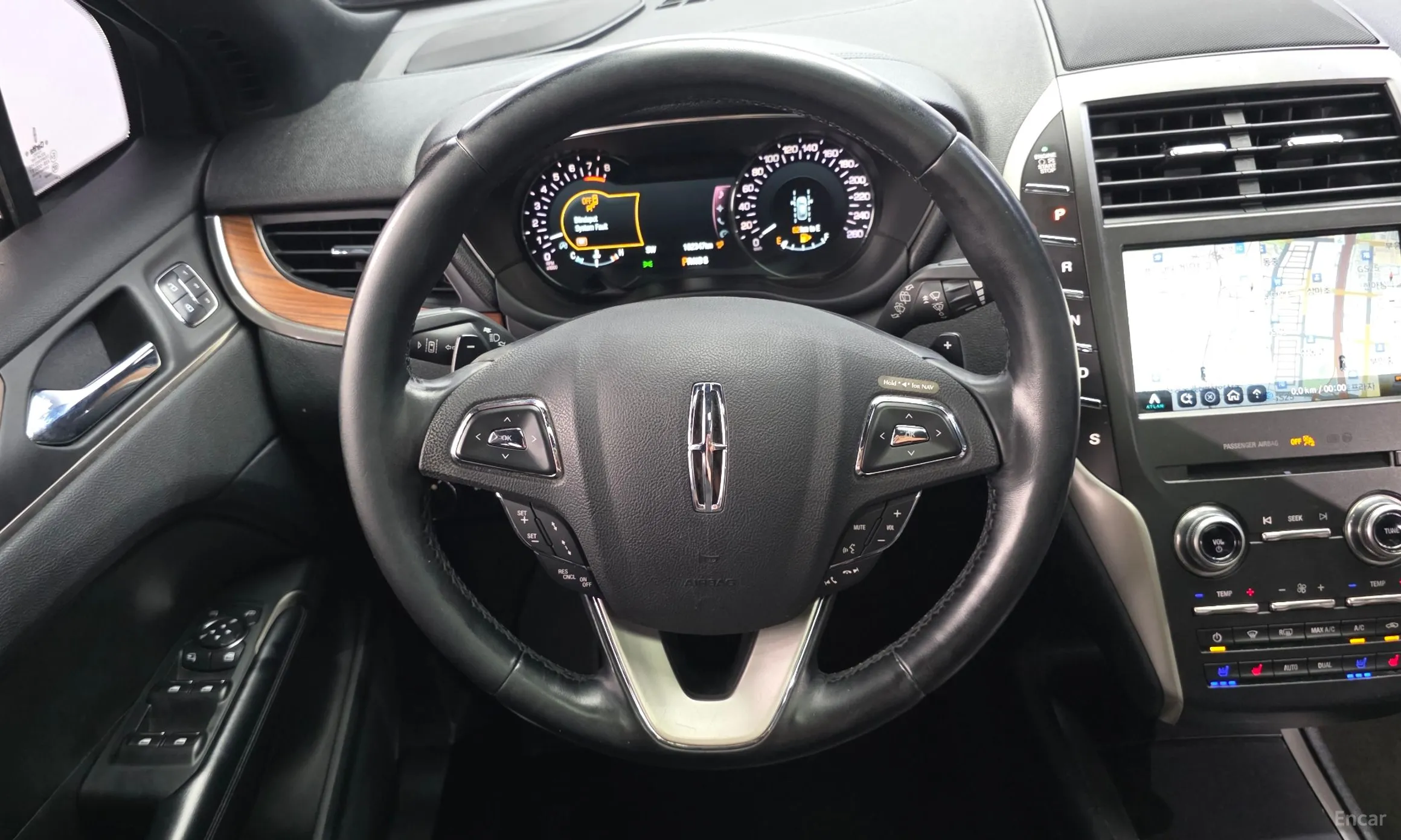 Lincoln MKC превью 13
