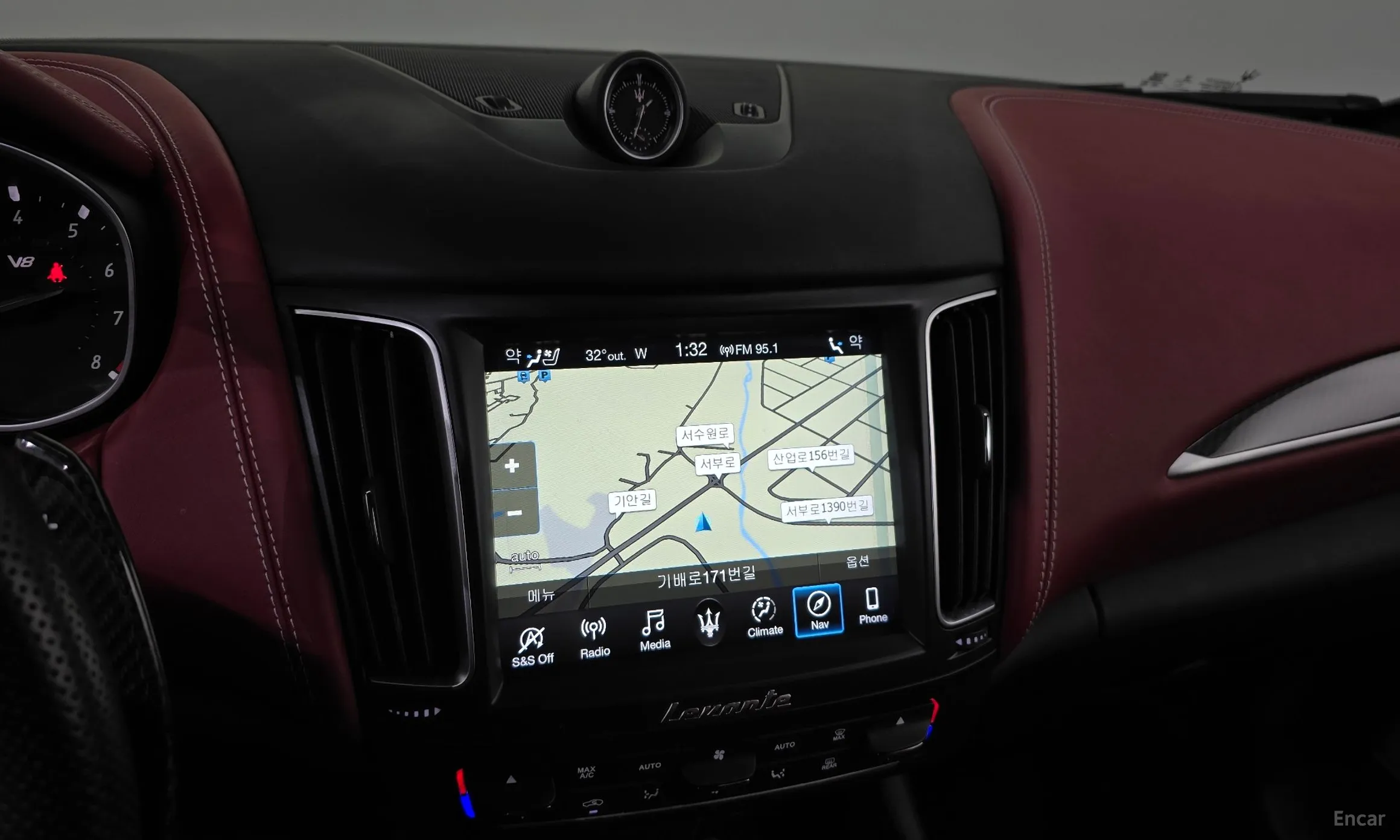 Maserati Levante превью 13