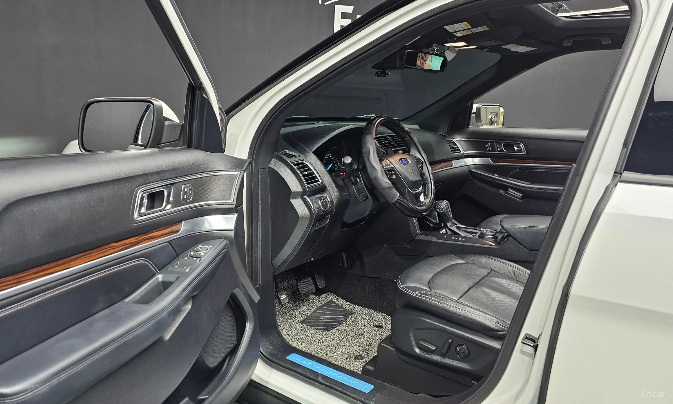 Ford Explorer превью 10