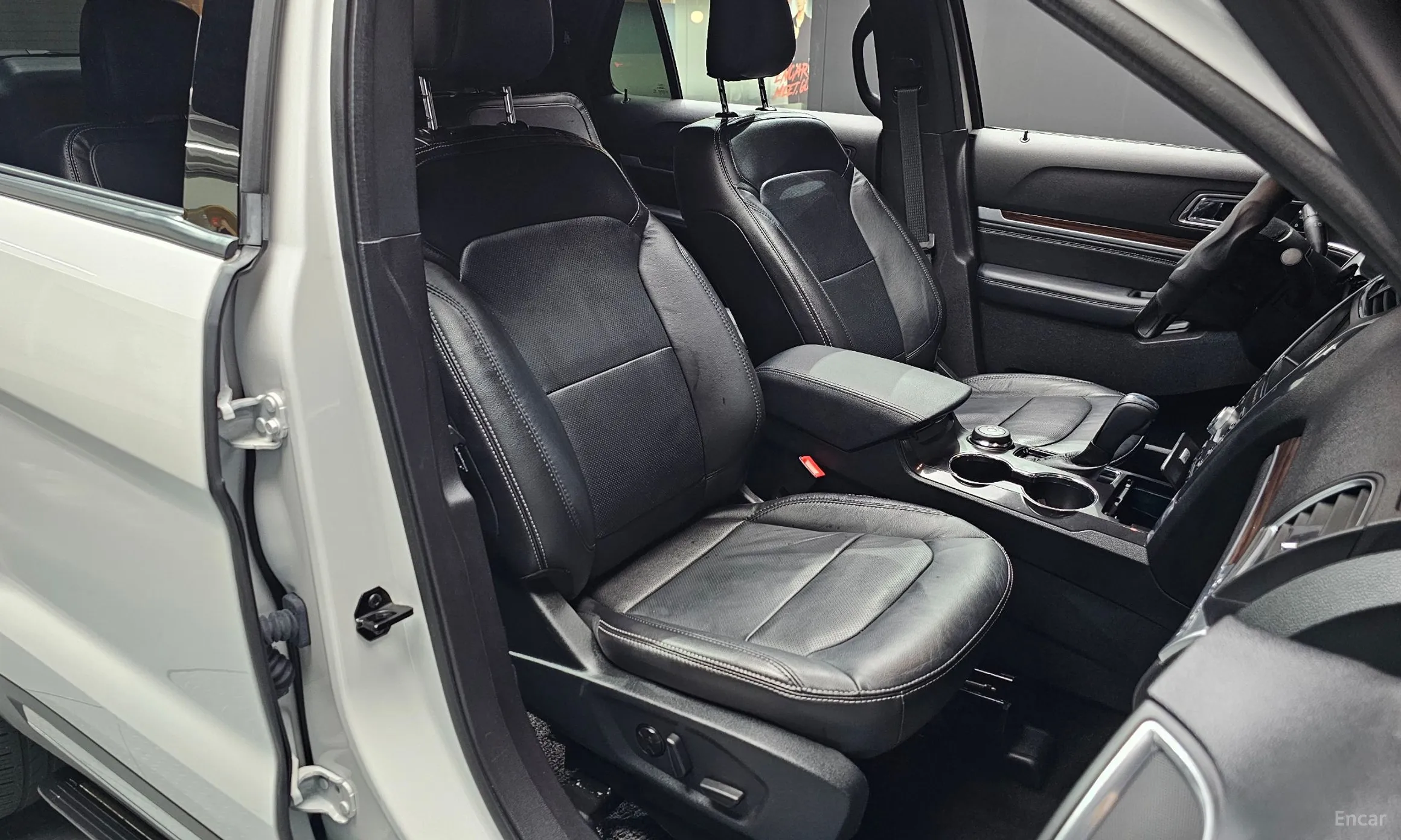 Ford Explorer превью 11