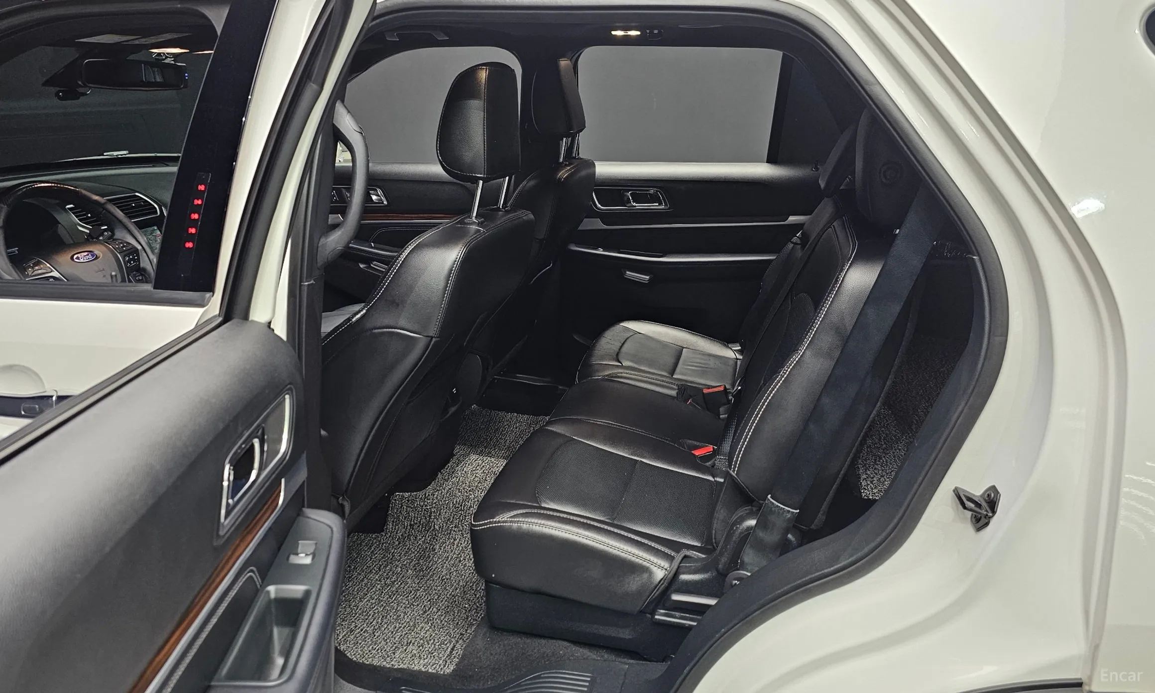 Ford Explorer превью 13