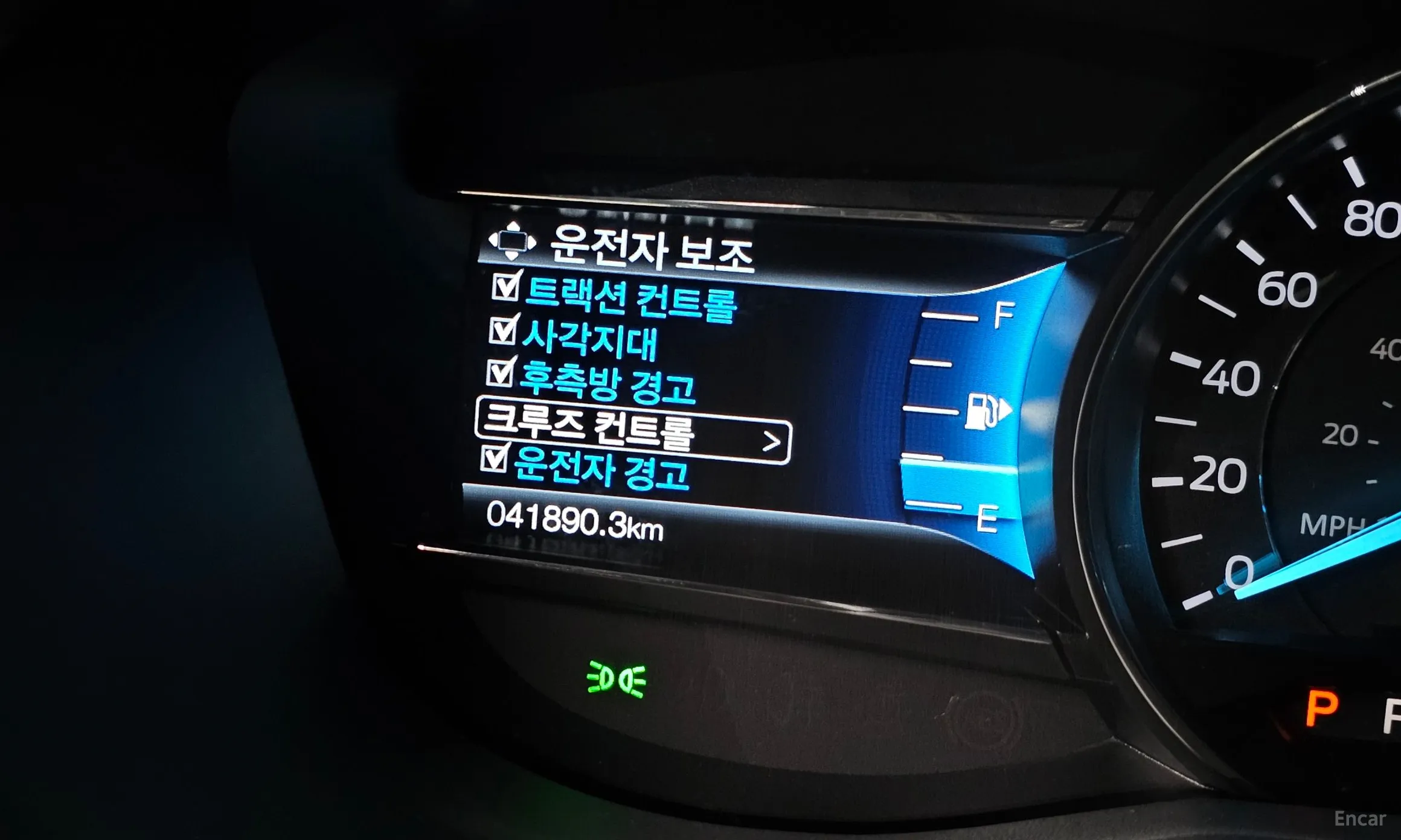 Ford Explorer превью 17