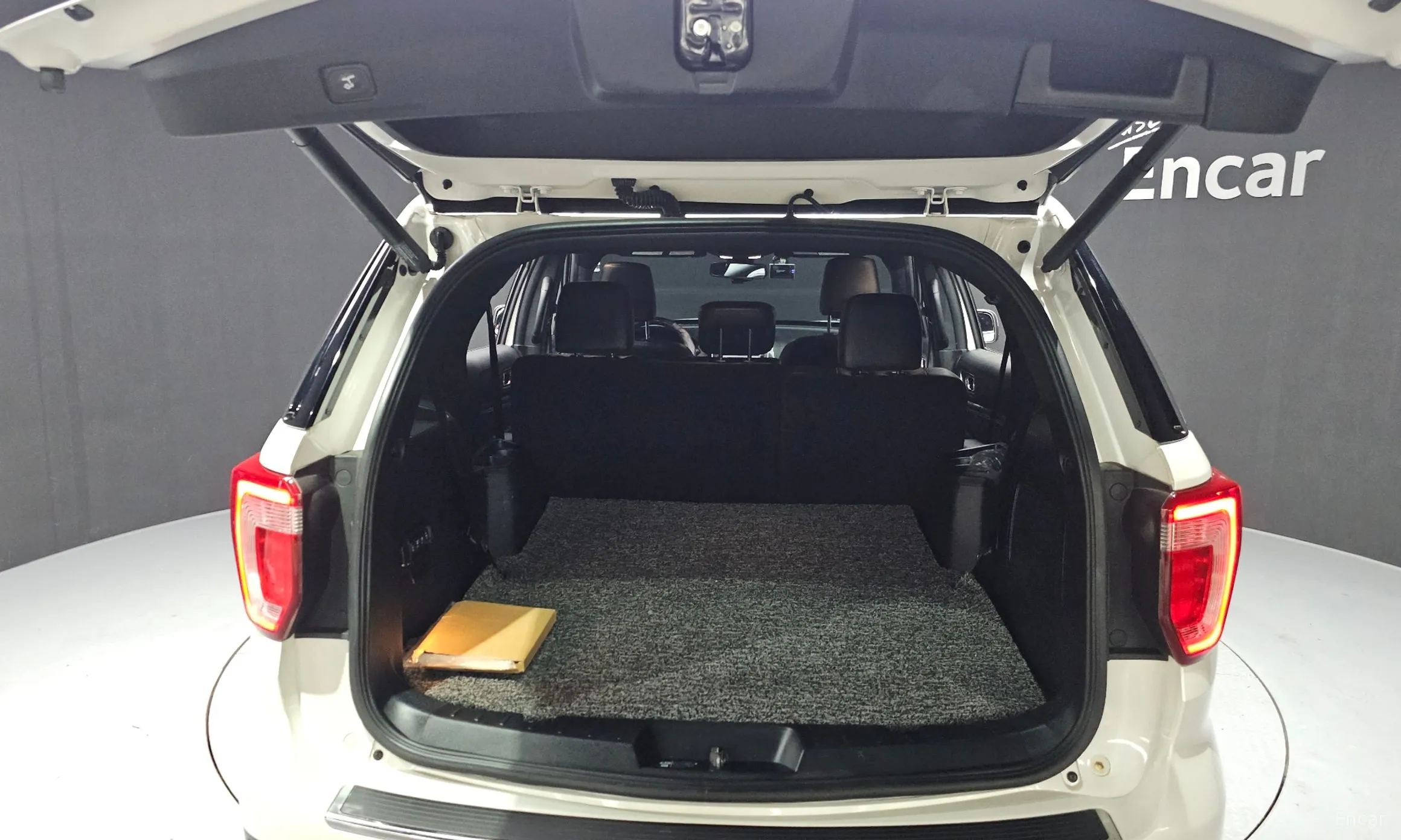 Ford Explorer превью 20