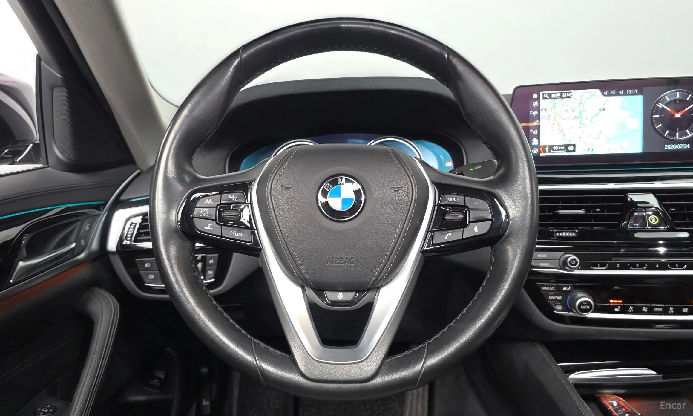 BMW 5 Series (G30) превью 13