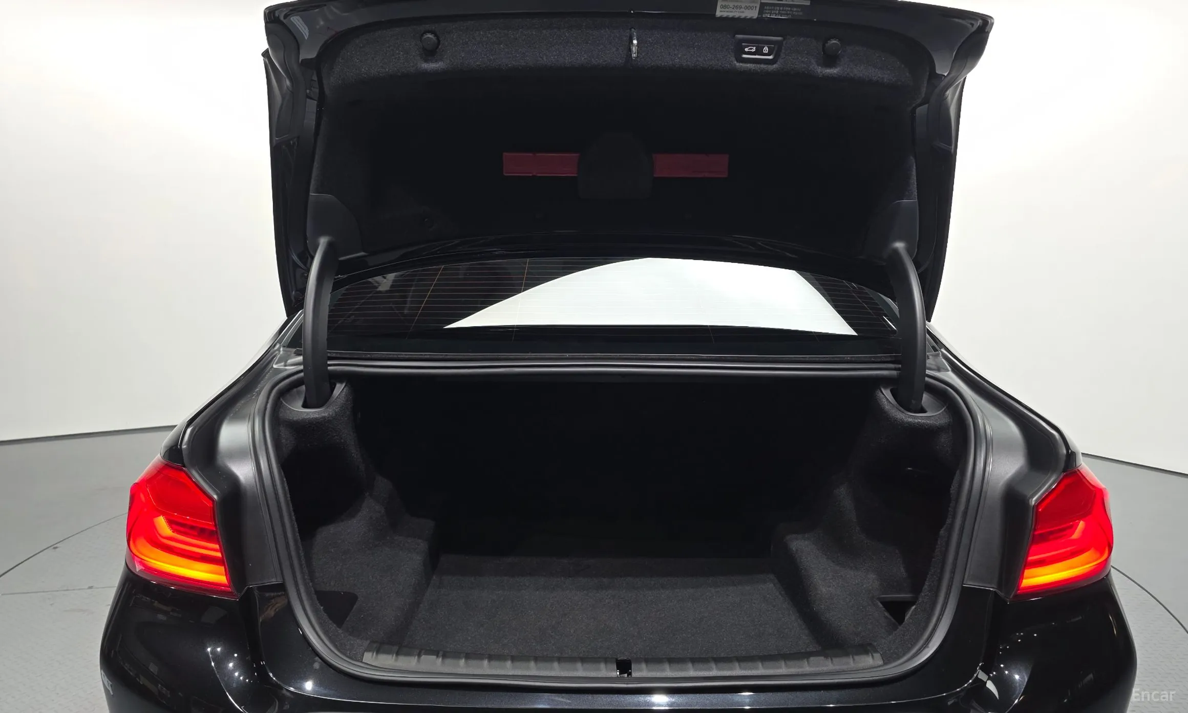 BMW 5 Series (G30) превью 20