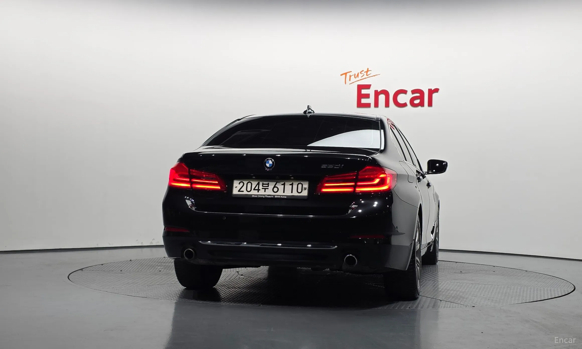 BMW 5 Series (G30) превью 4