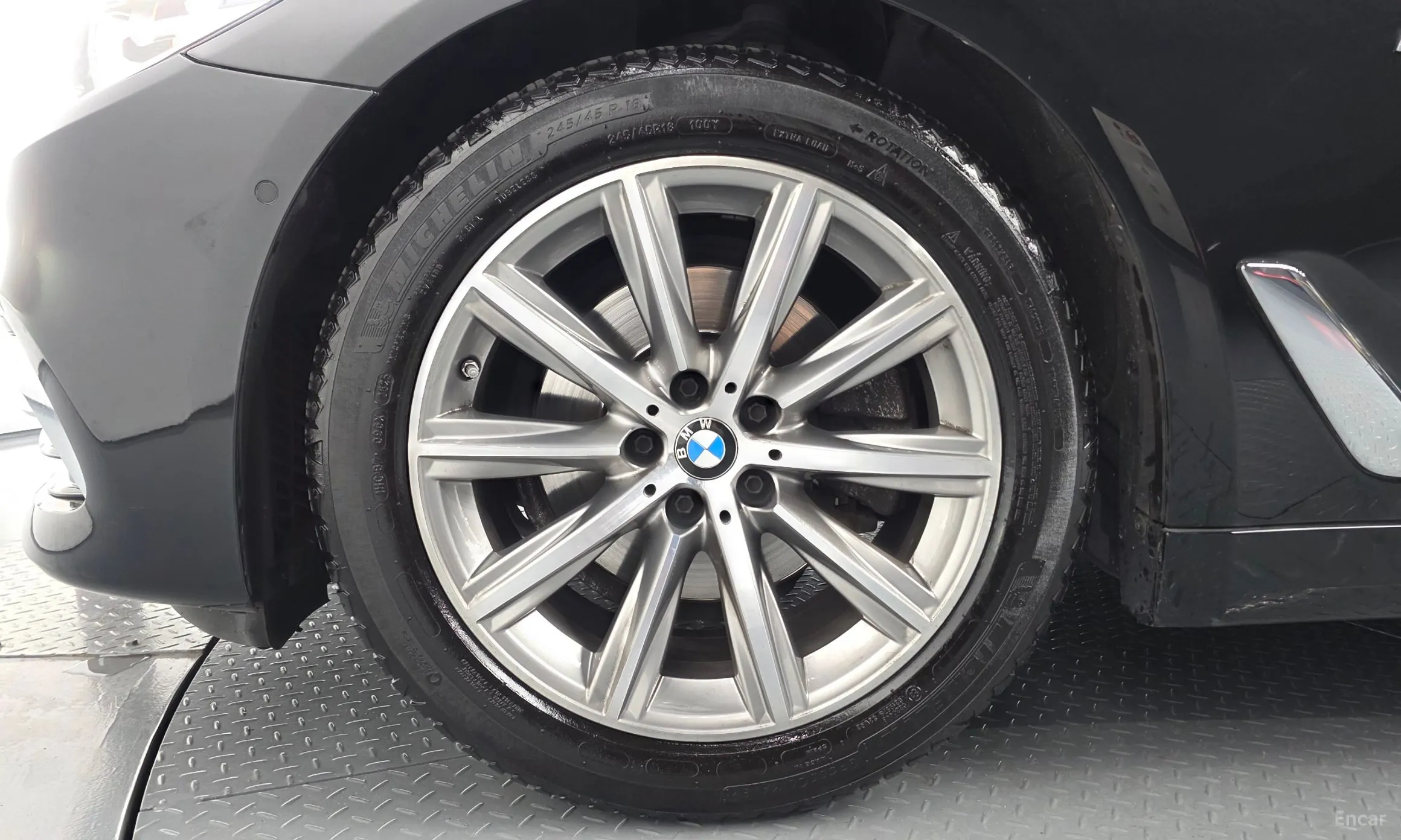 BMW 5 Series (G30) превью 5
