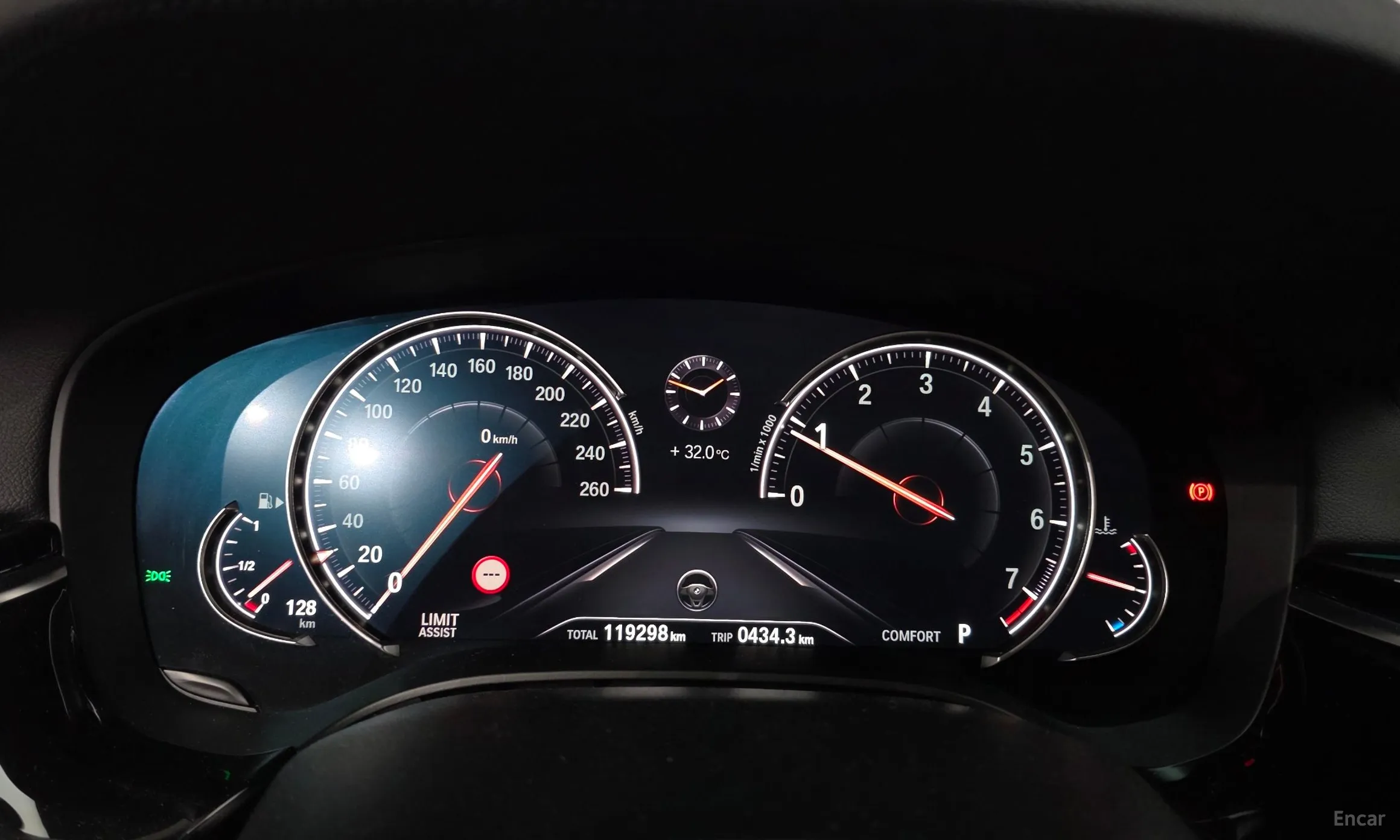 BMW 5 Series (G30) превью 8