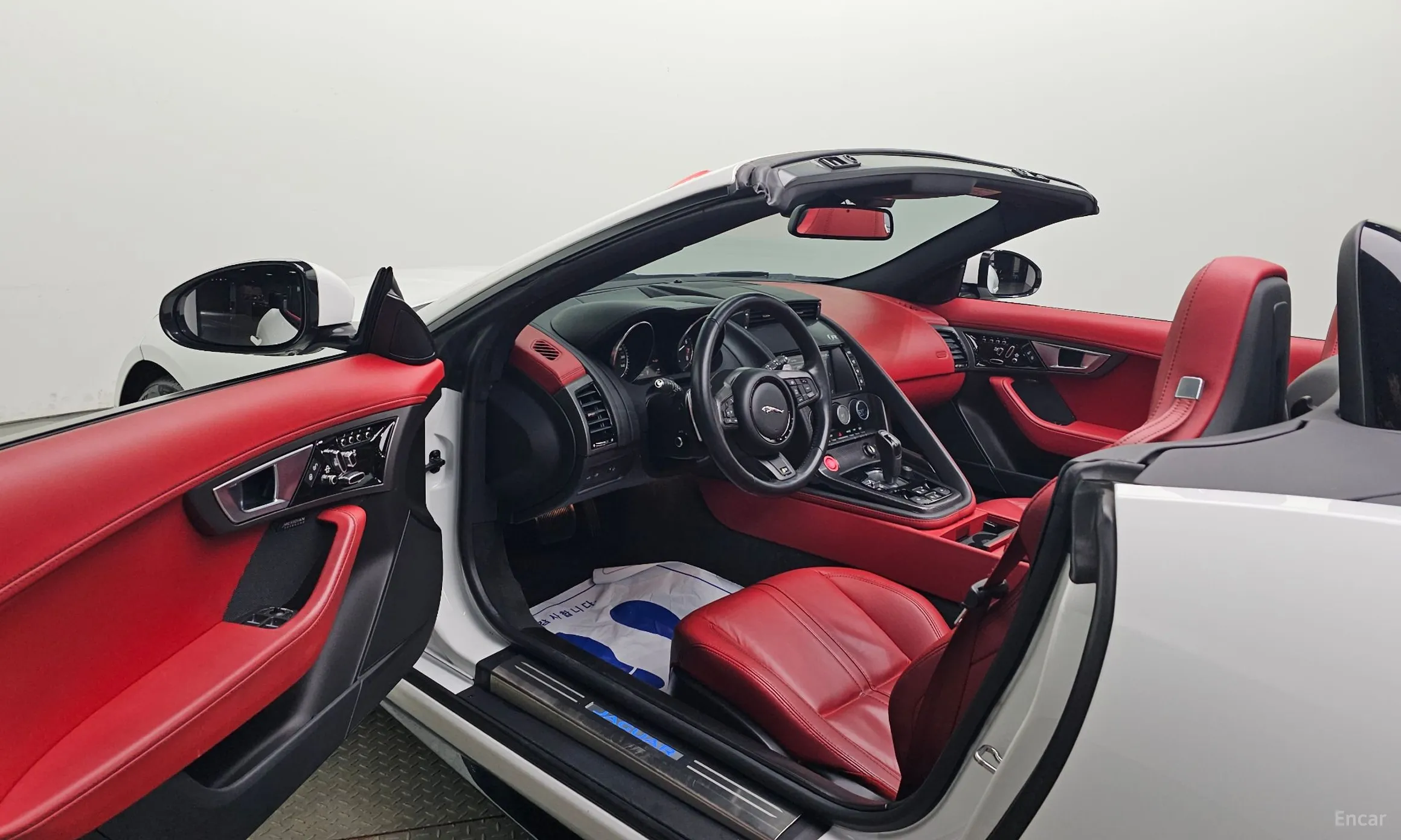 Jaguar F-TYPE превью 10