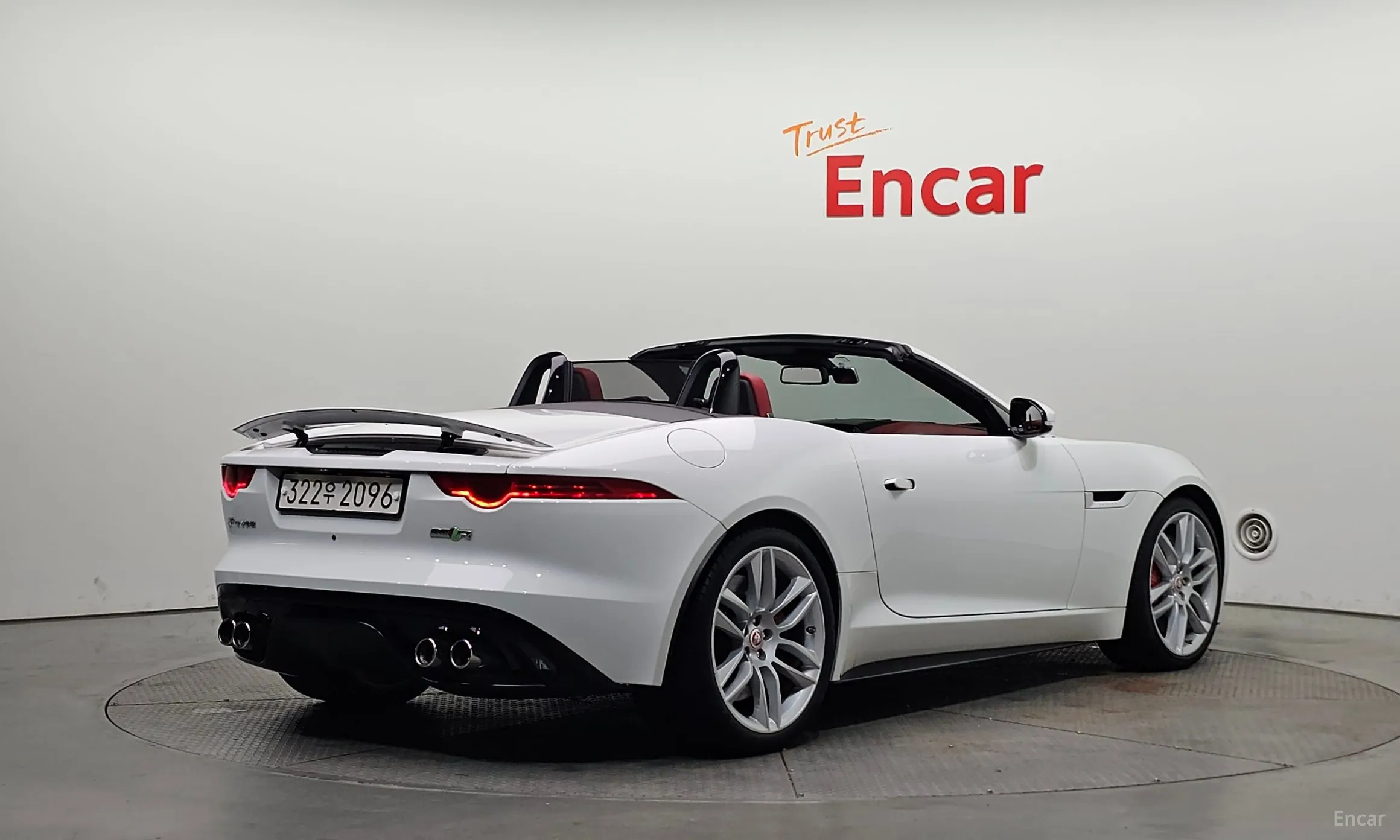 Jaguar F-TYPE превью 20