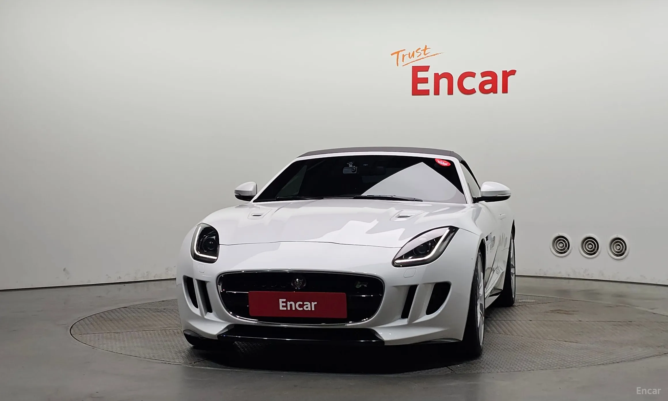 Jaguar F-TYPE превью 3