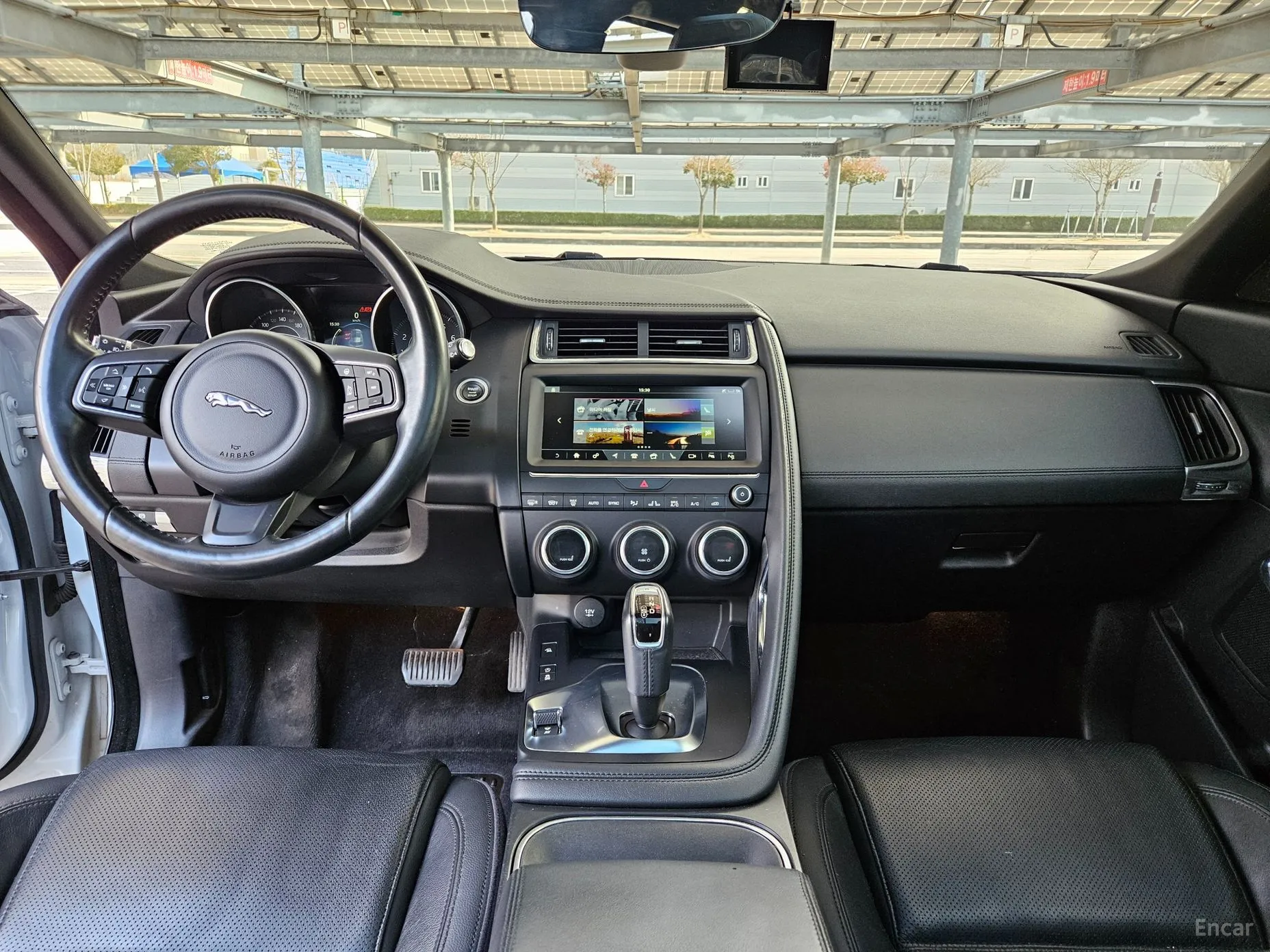 Jaguar E-PACE превью 8