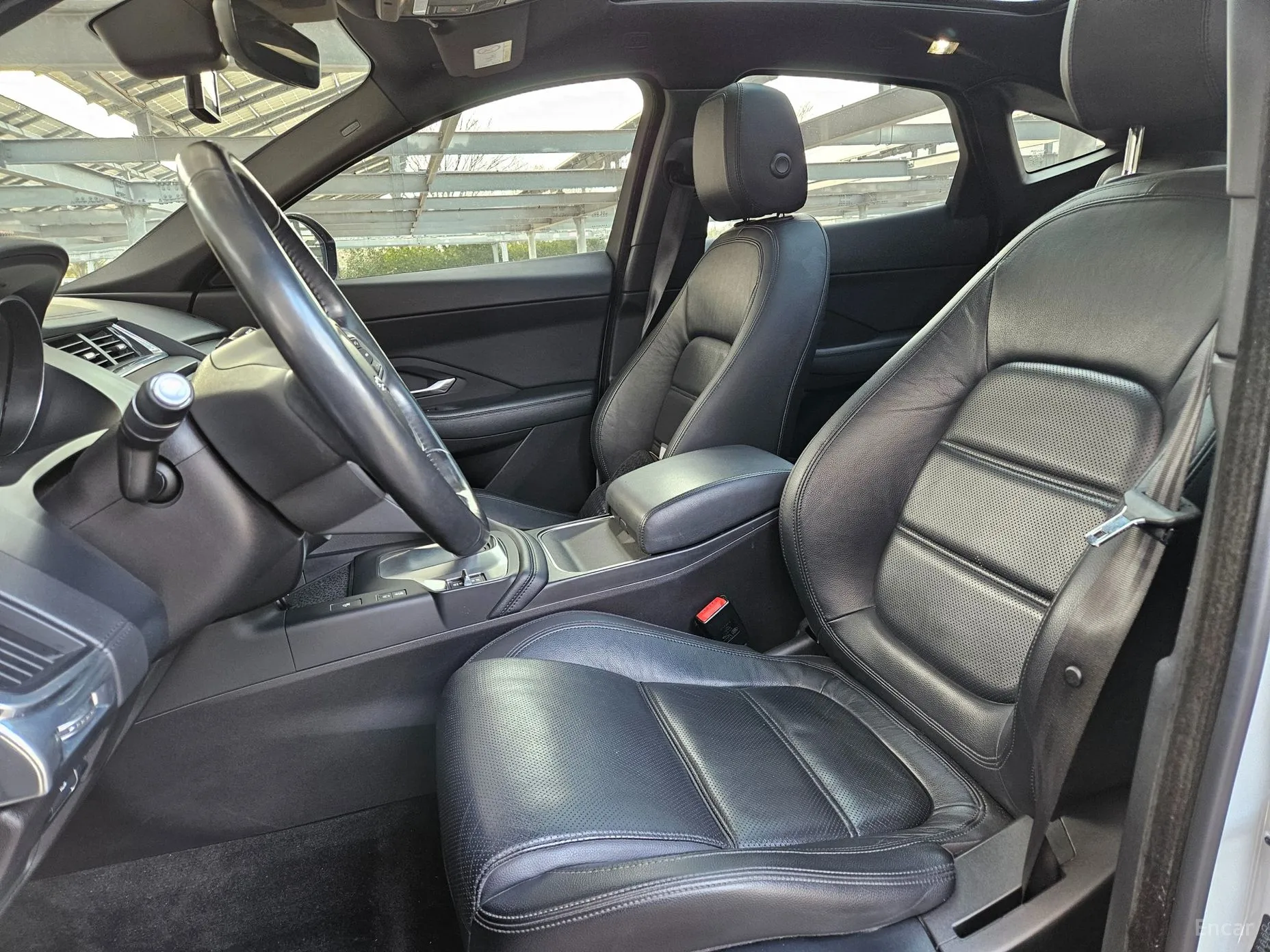 Jaguar E-PACE превью 9
