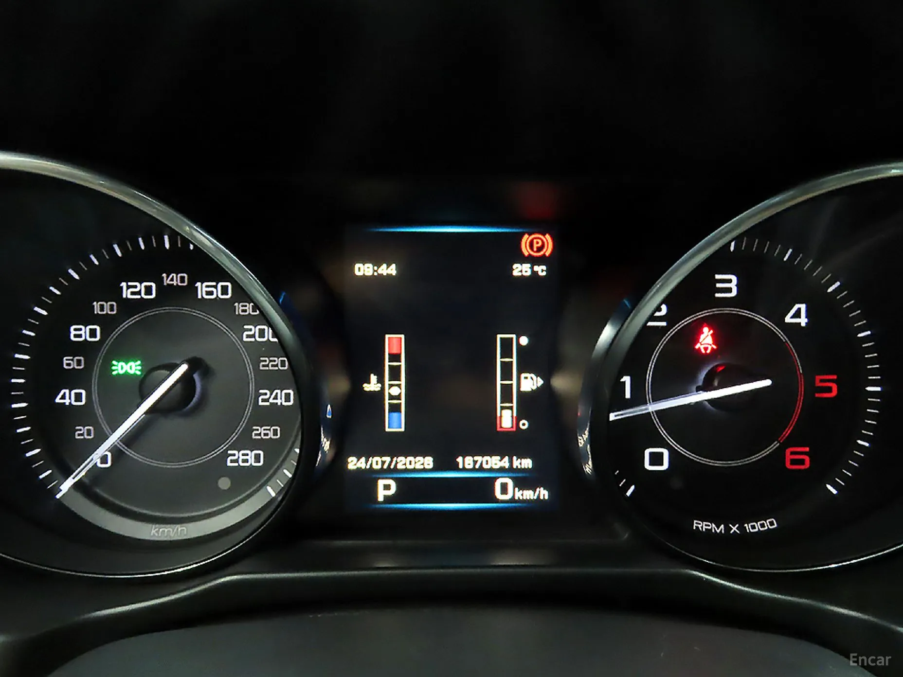 Jaguar XE превью 10