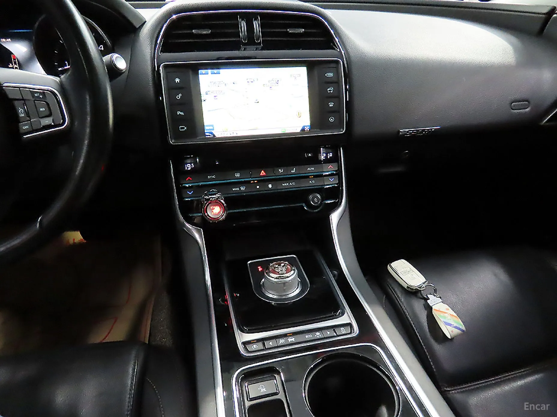 Jaguar XE превью 12
