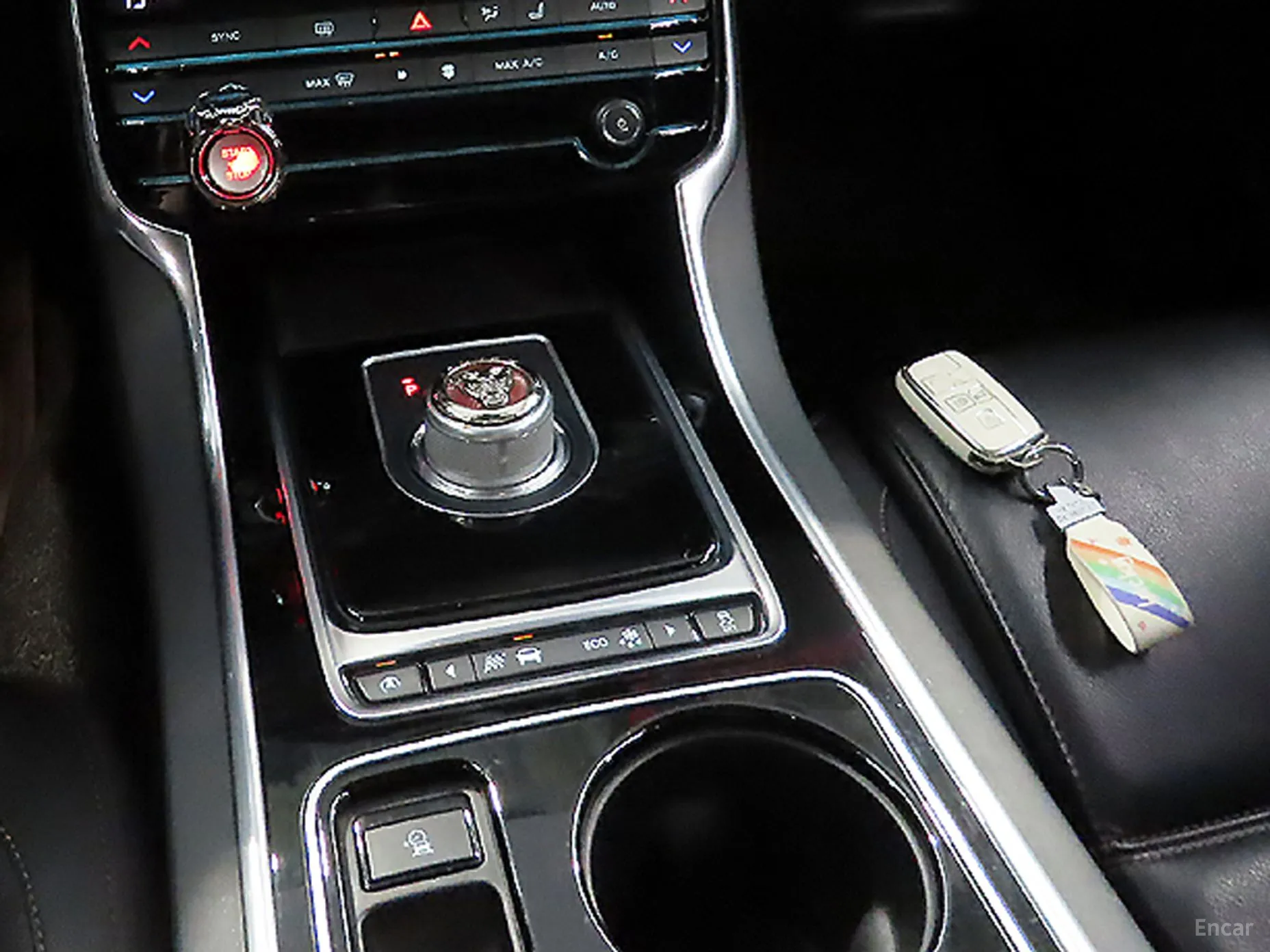 Jaguar XE превью 13