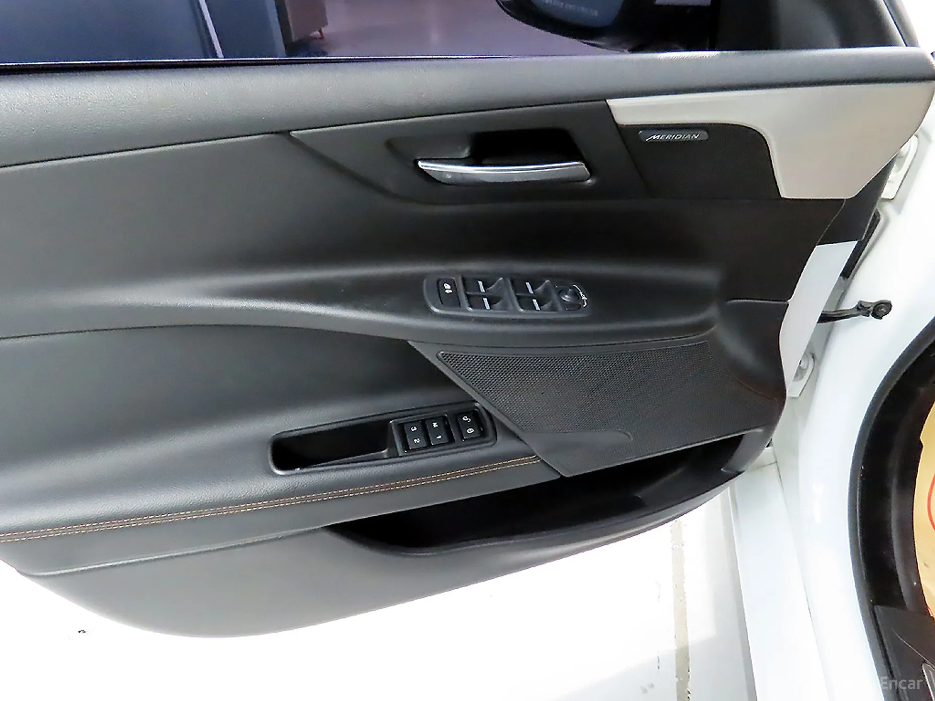 Jaguar XE превью 14