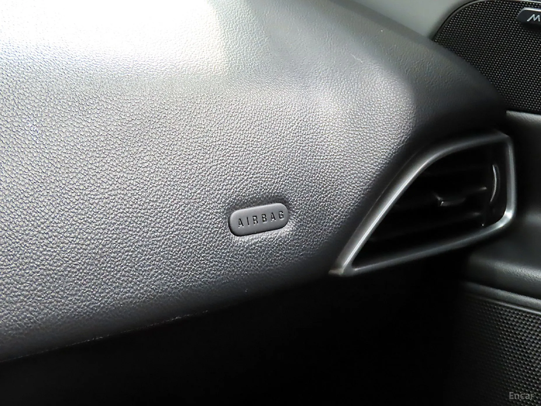 Jaguar XE превью 16