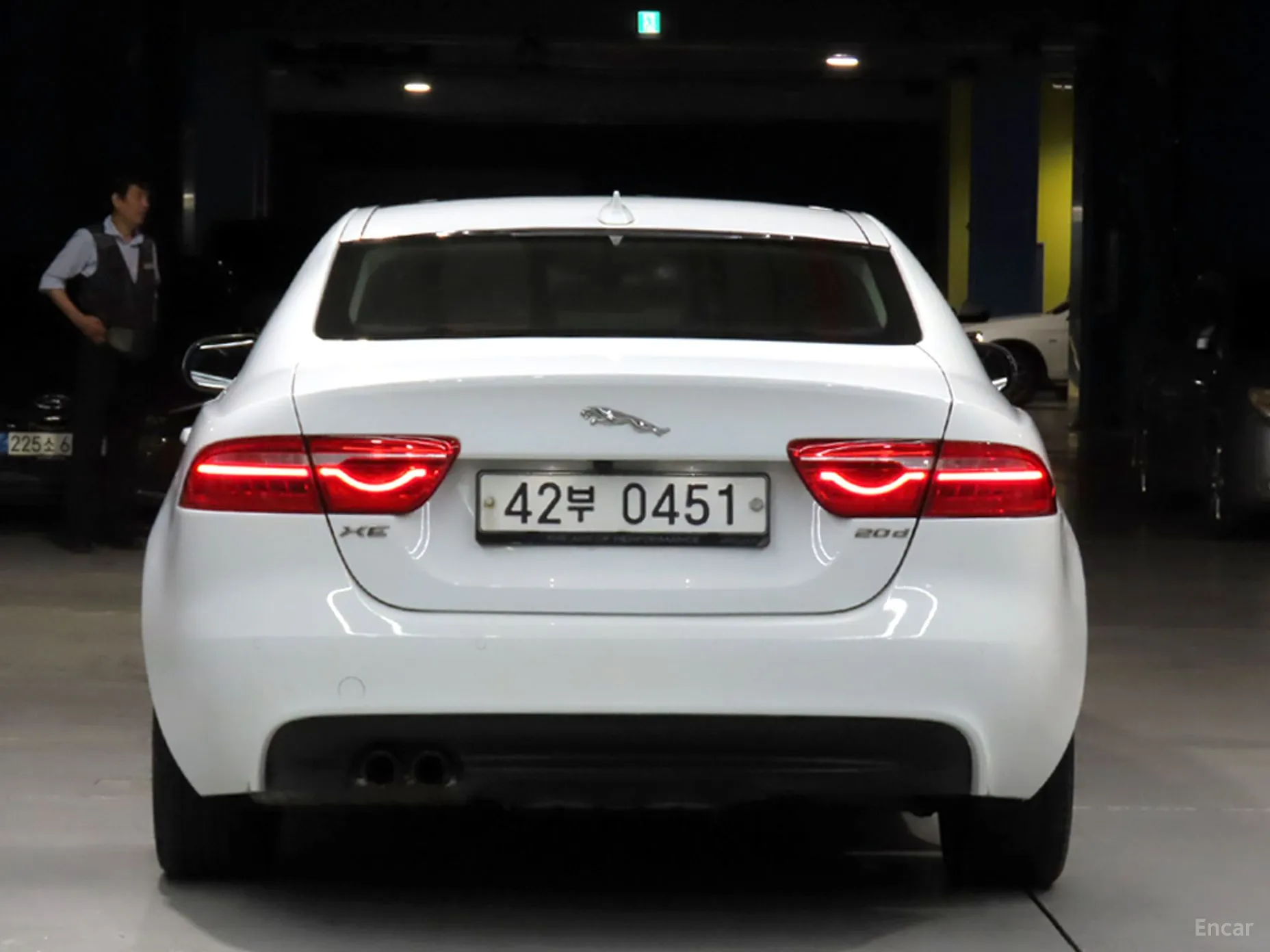 Jaguar XE превью 3
