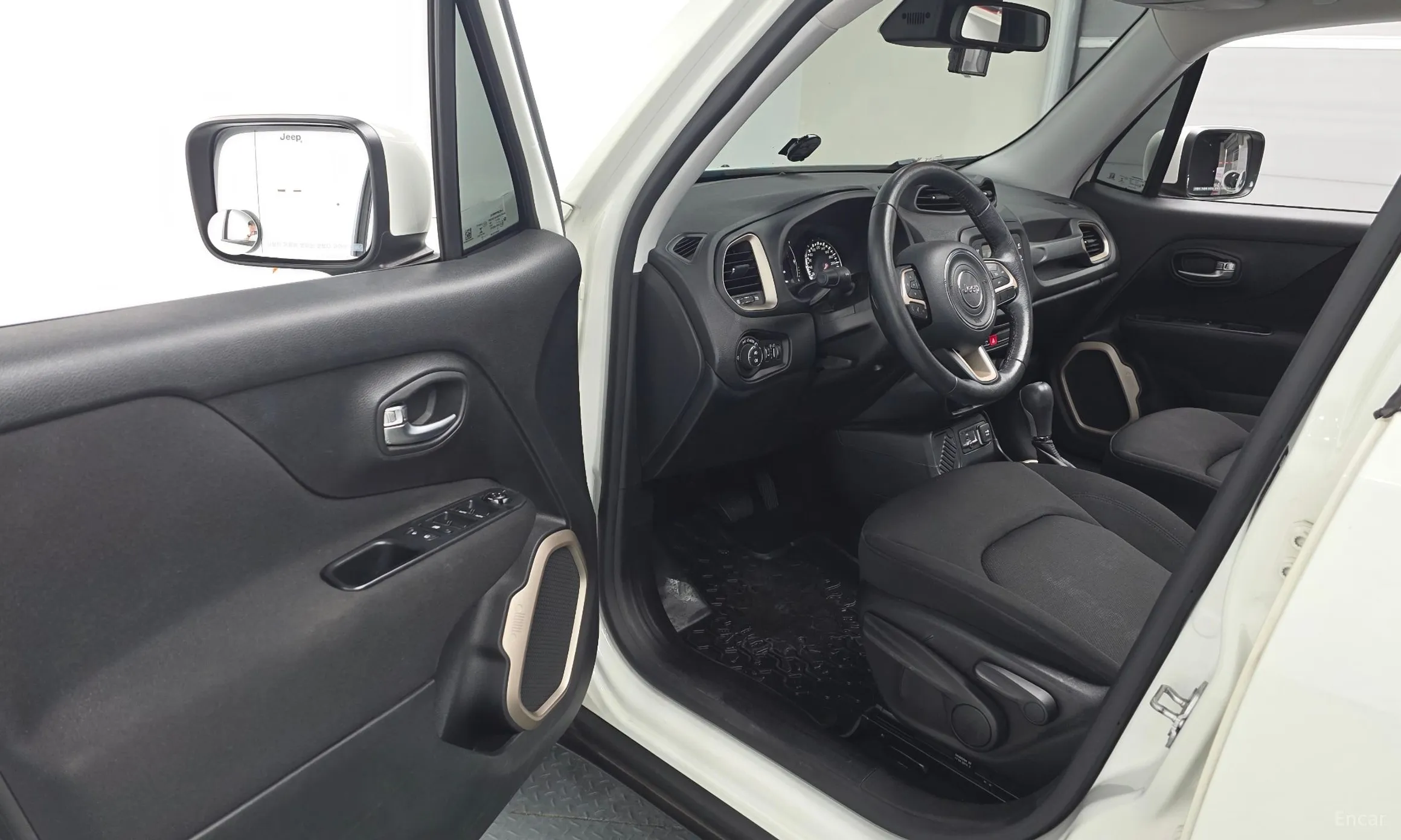 Jeep Renegade превью 10