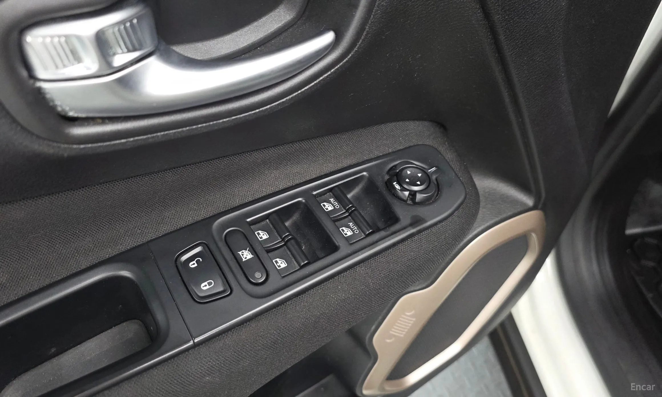 Jeep Renegade превью 17
