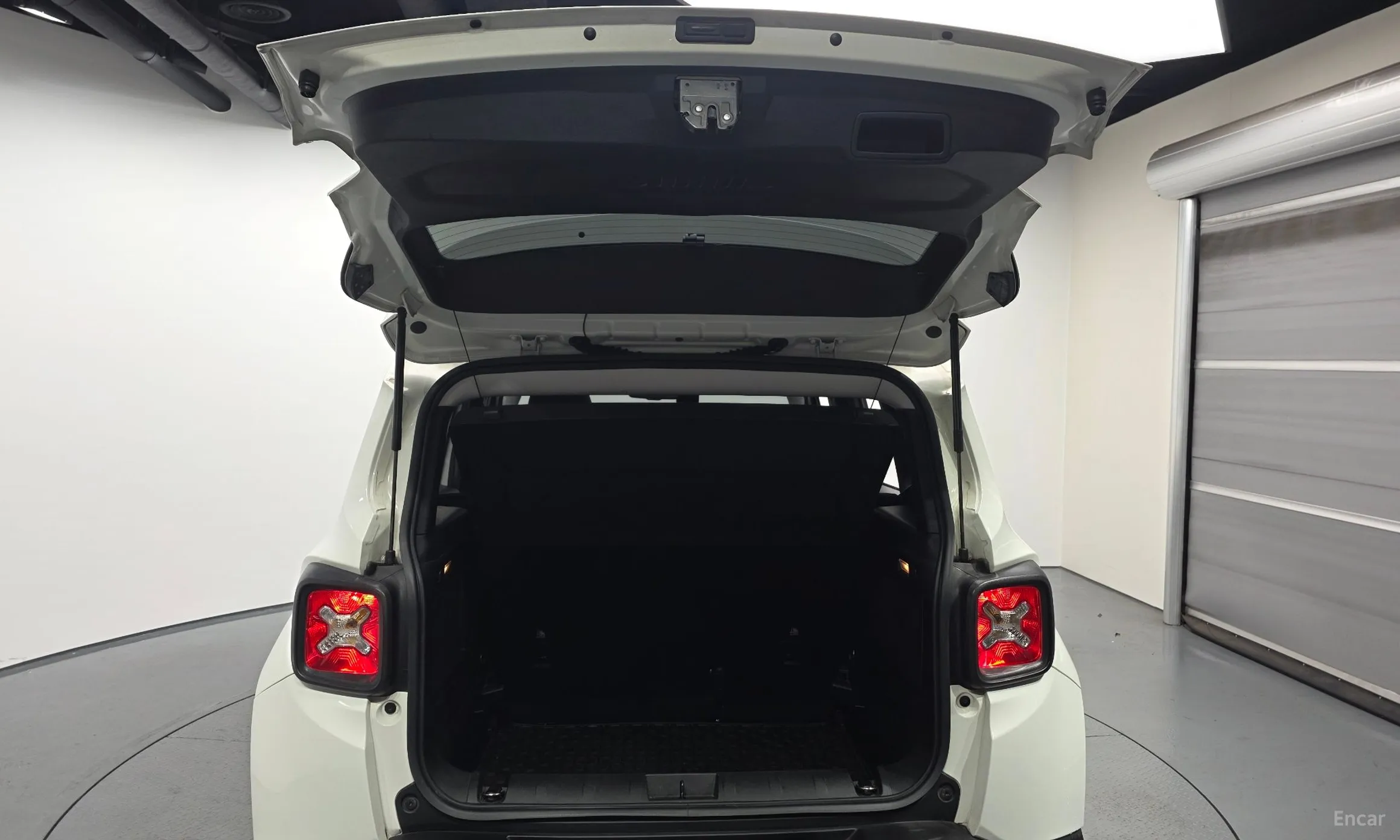 Jeep Renegade превью 20