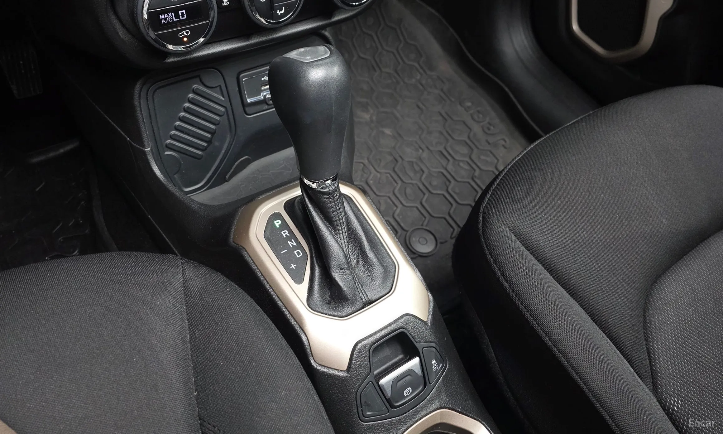 Jeep Renegade превью 9