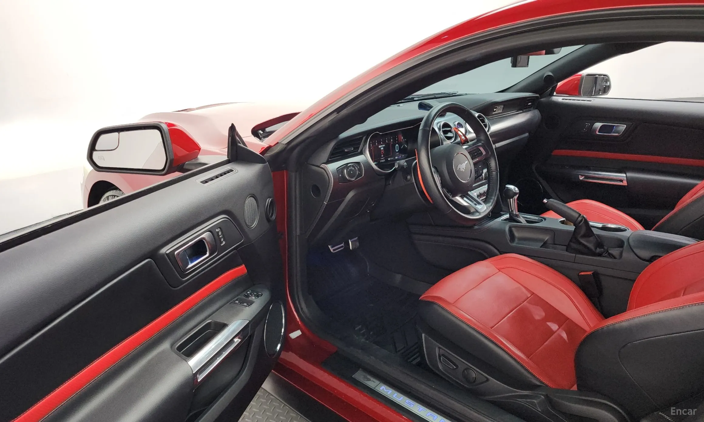 Ford Mustang превью 10
