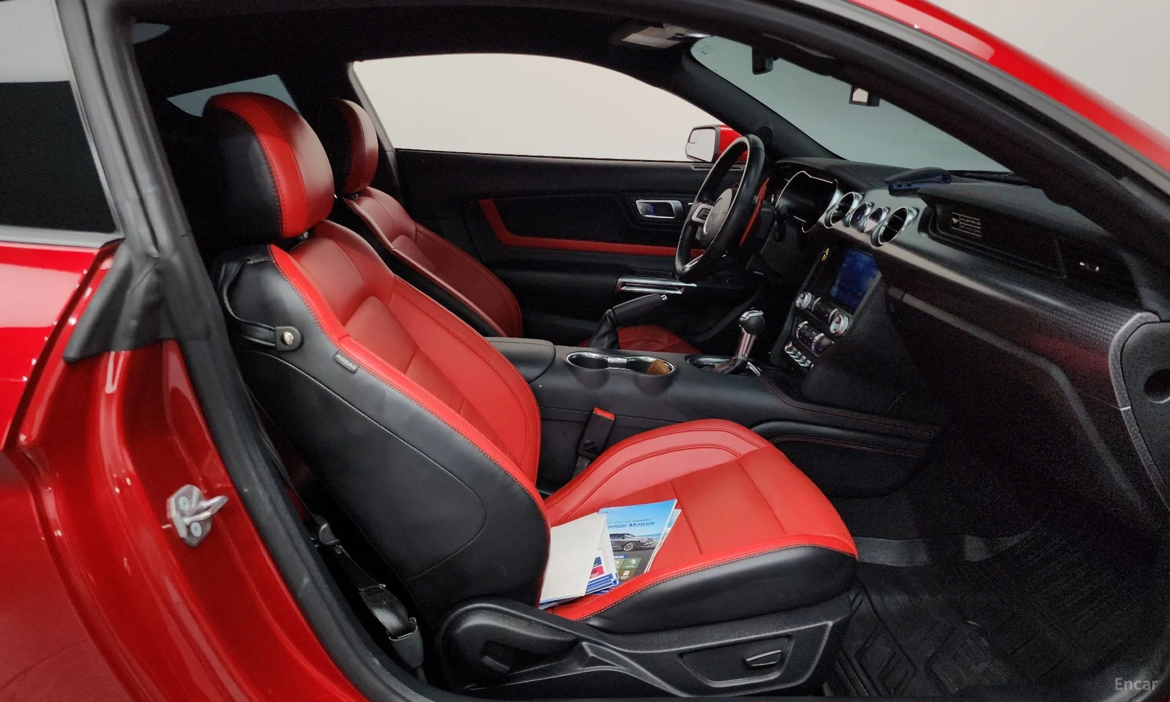 Ford Mustang превью 13