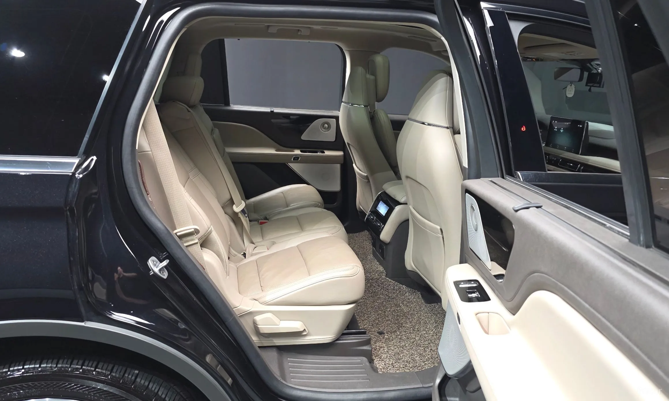 Lincoln Aviator 2nd Generation превью 12