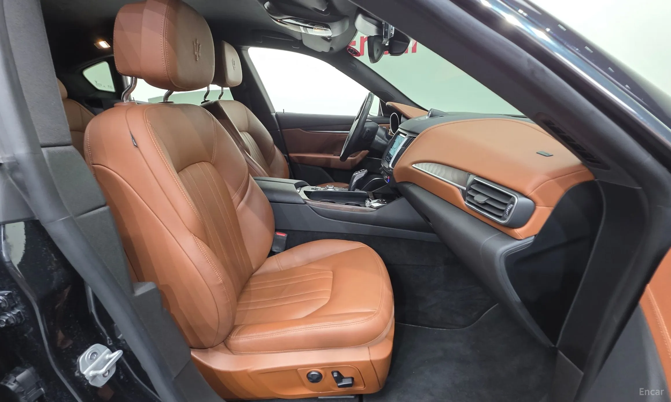 Maserati Levante превью 10