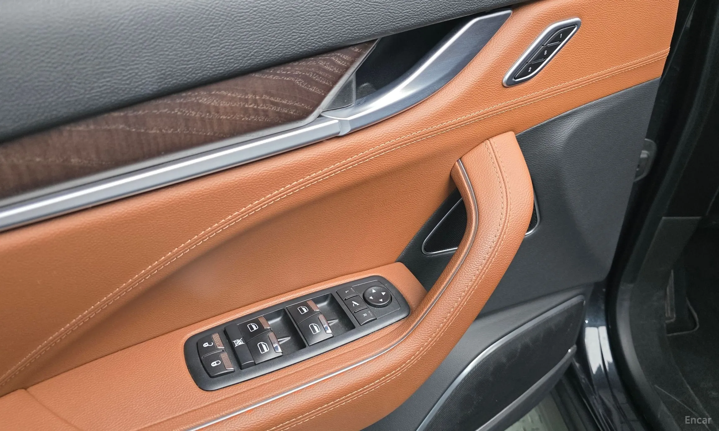 Maserati Levante превью 12