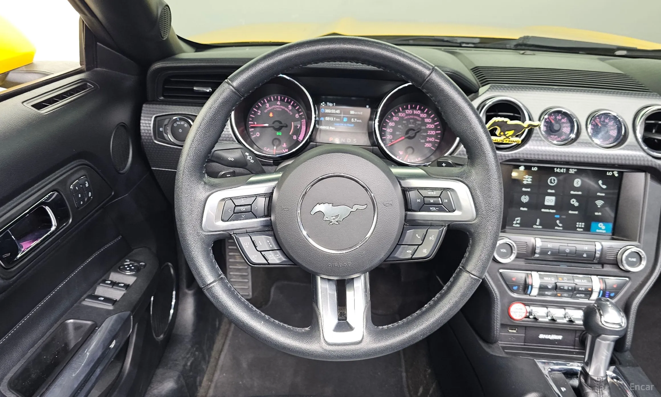 Ford Mustang превью 12