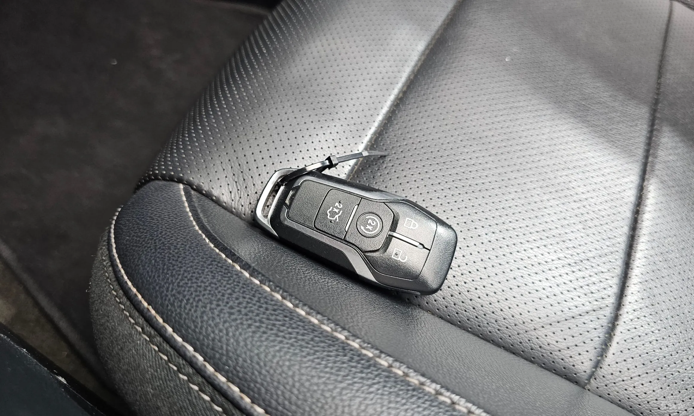 Ford Mustang превью 14