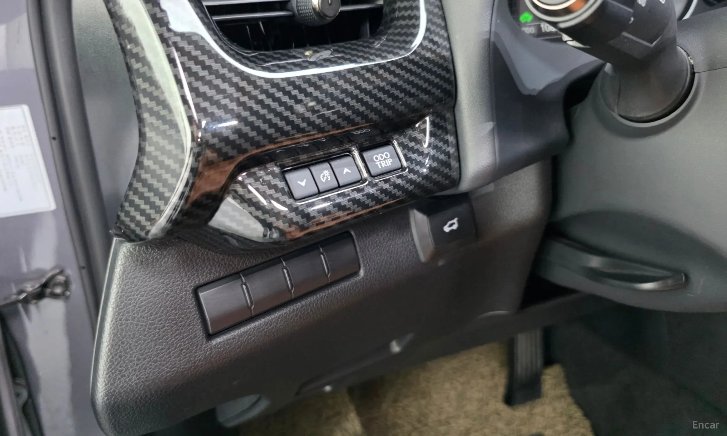 Lexus UX250h превью 17