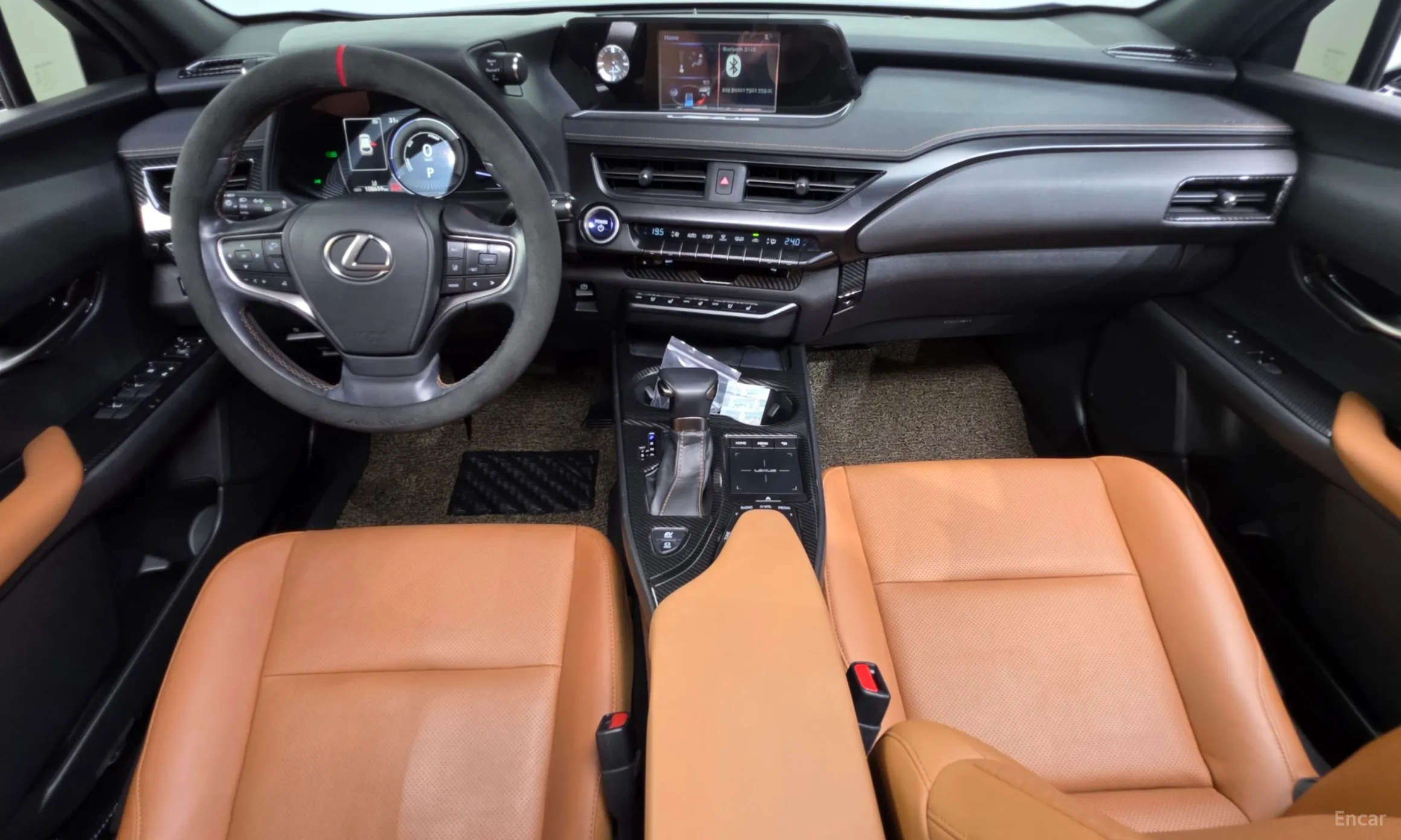 Lexus UX250h превью 7