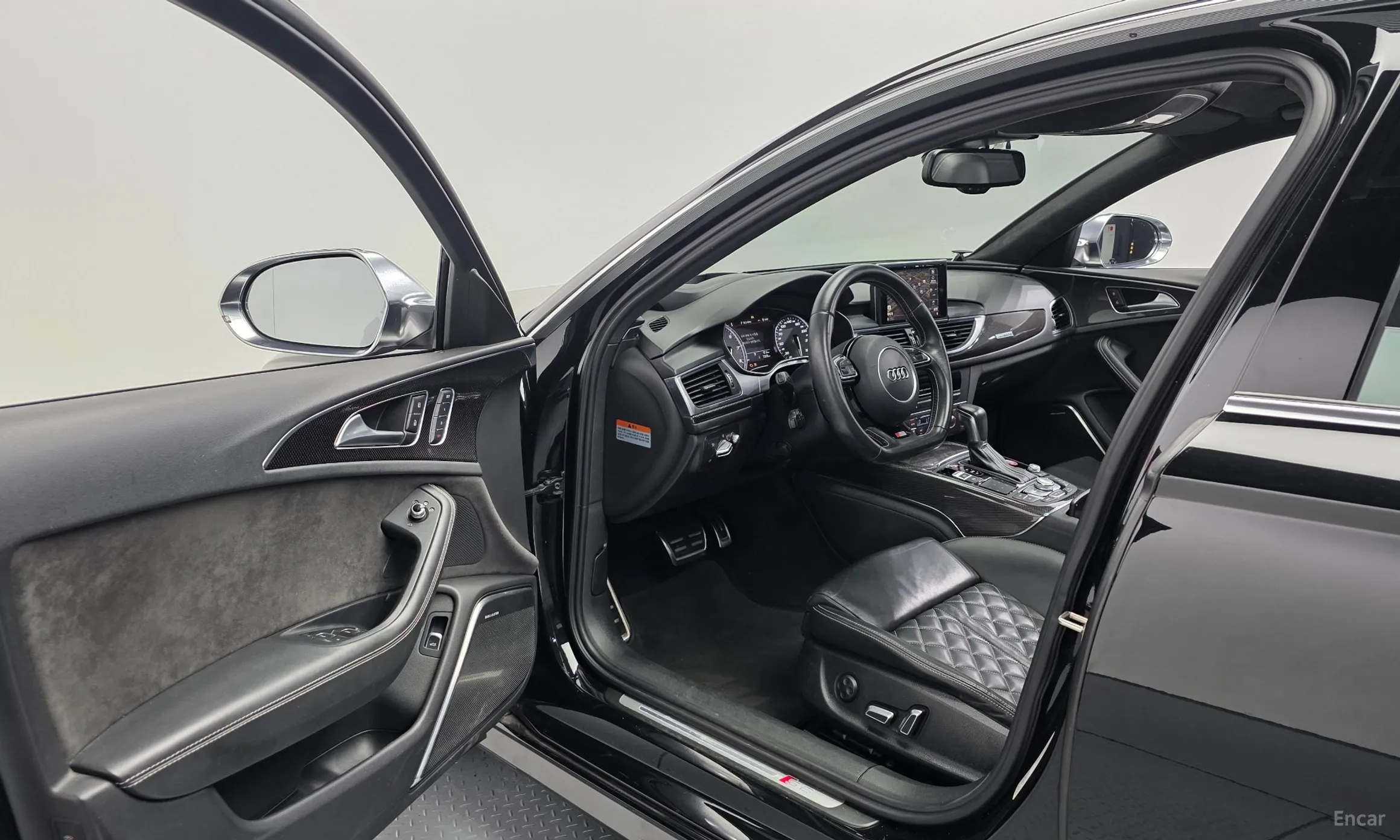 Audi S6 превью 10