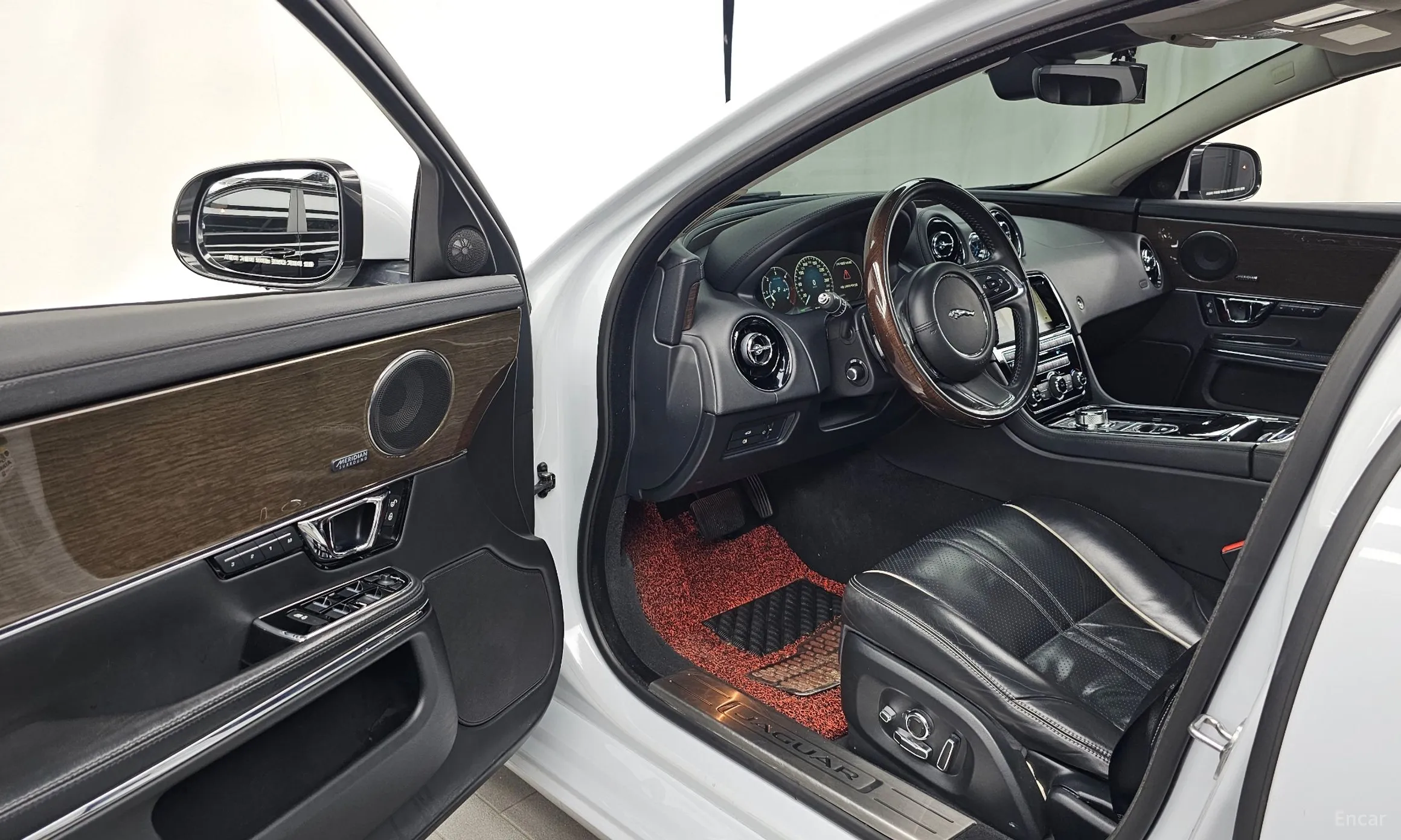 Jaguar All New XJ превью 10