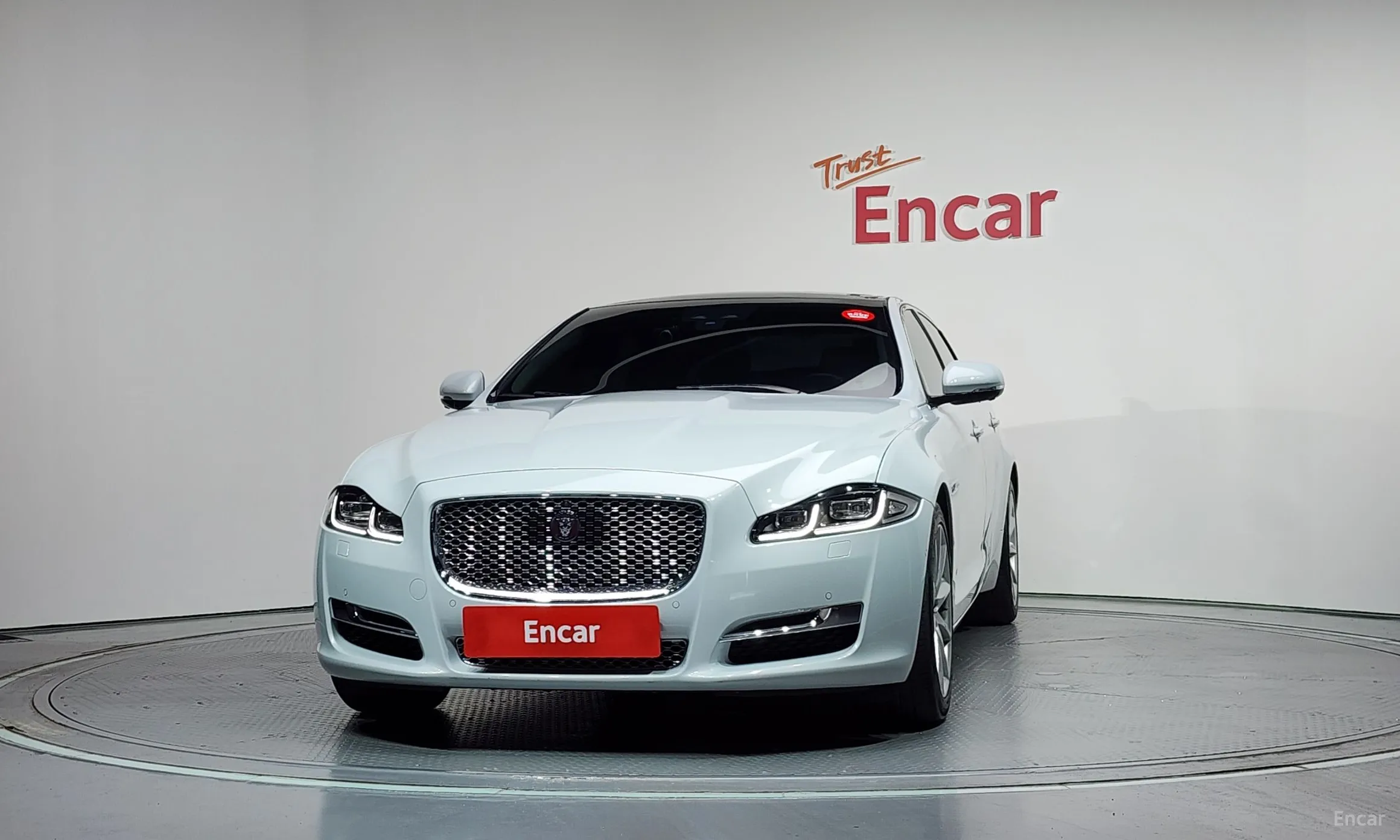 Jaguar All New XJ превью 3