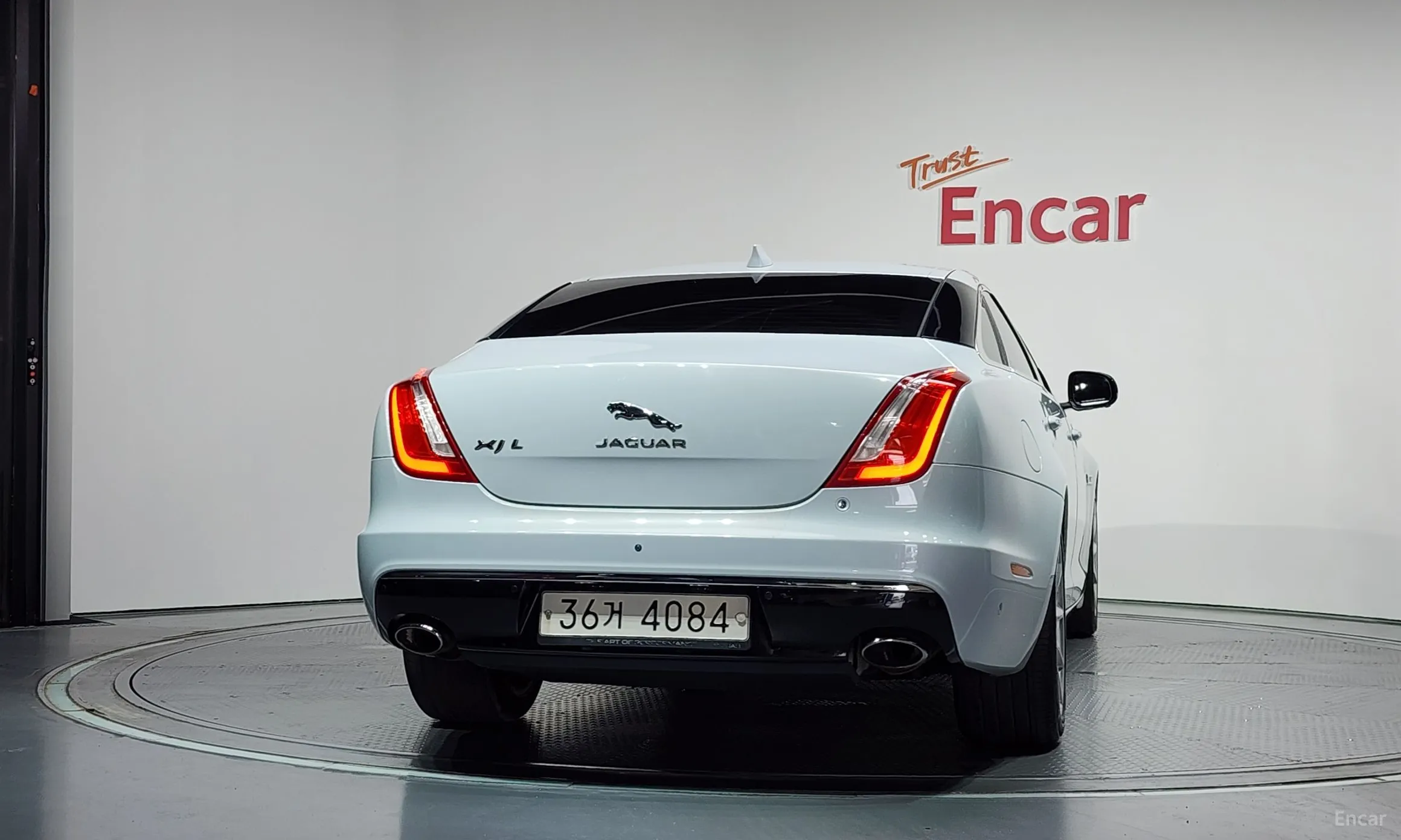 Jaguar All New XJ превью 4