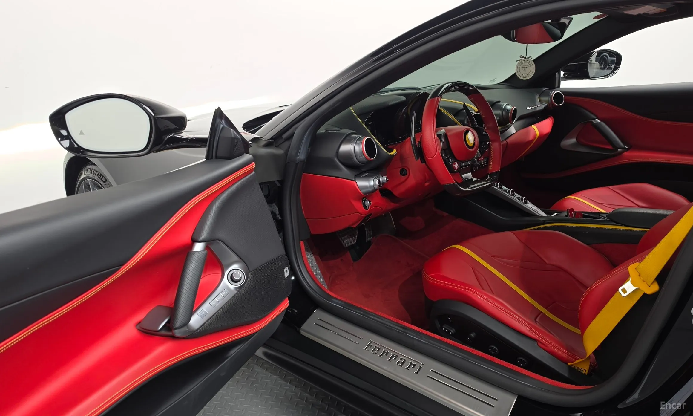 Ferrari 812 Superfast превью 10