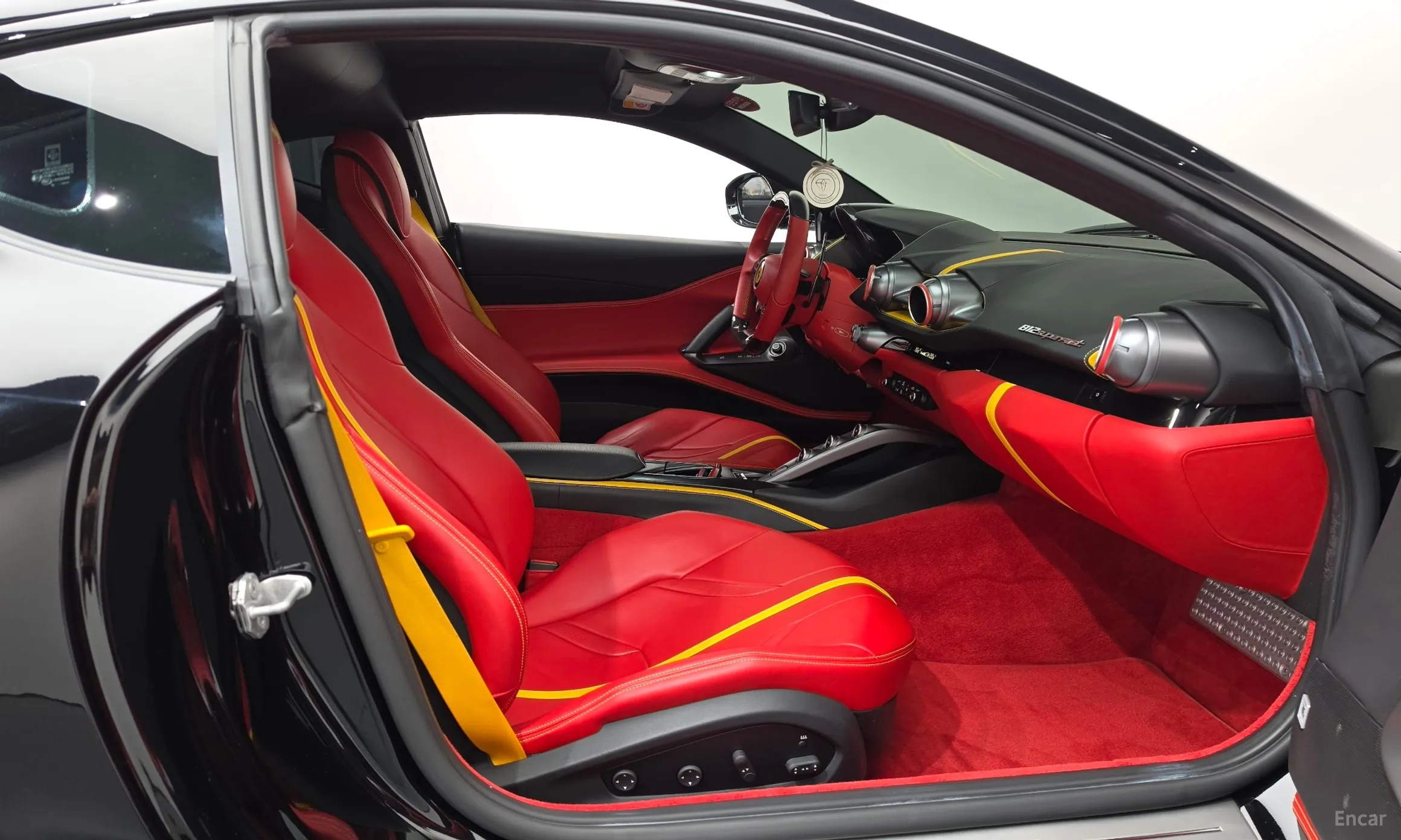 Ferrari 812 Superfast превью 11