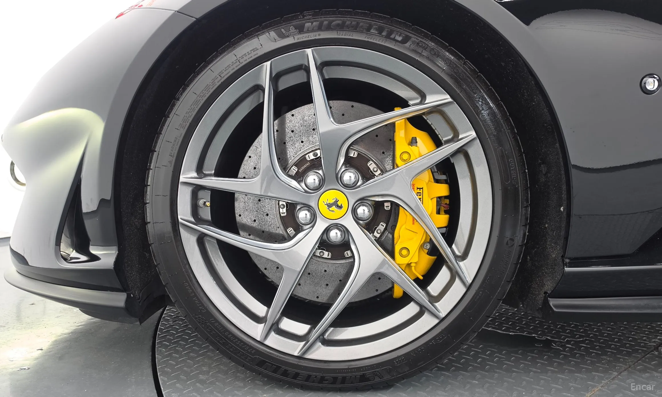 Ferrari 812 Superfast превью 5