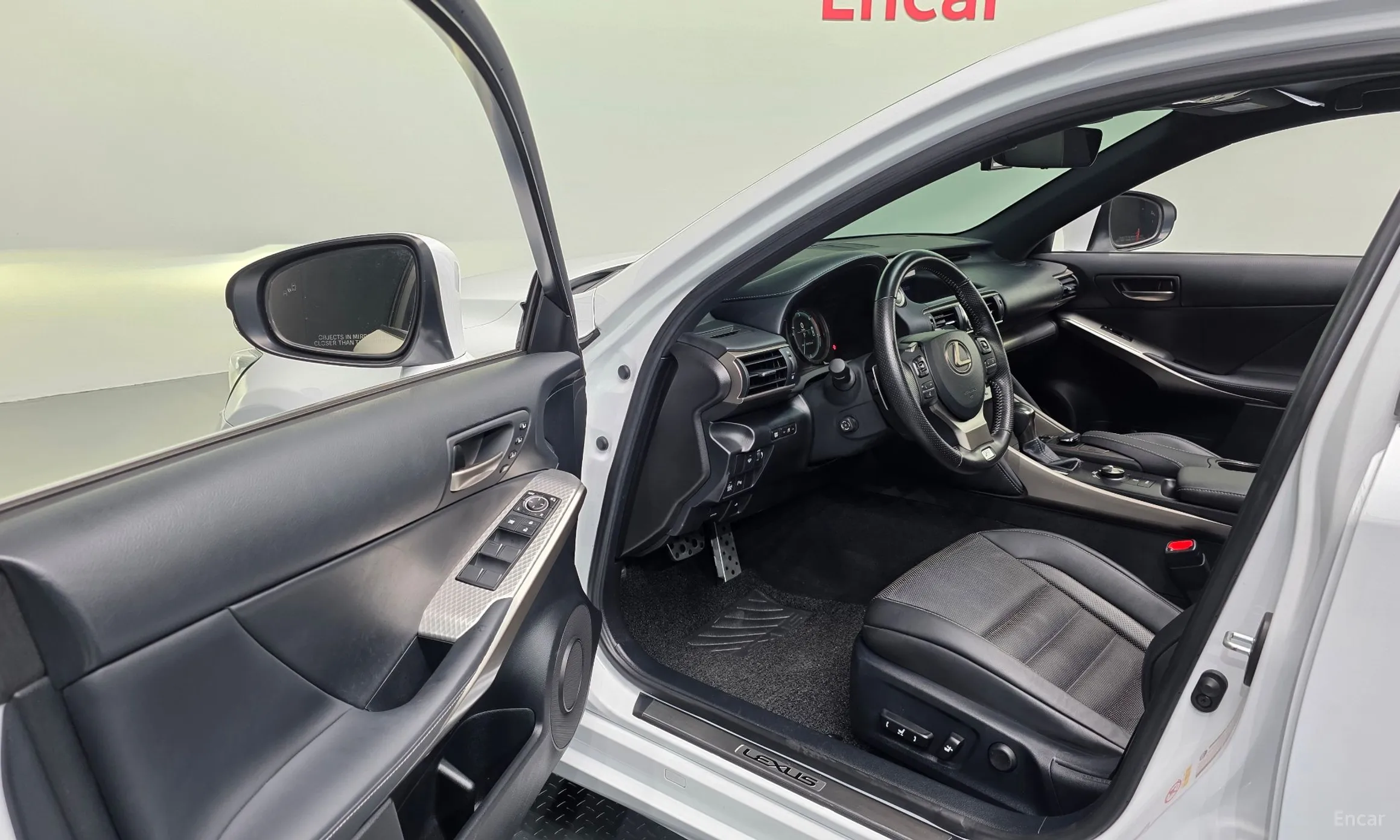 Lexus New IS300 превью 10